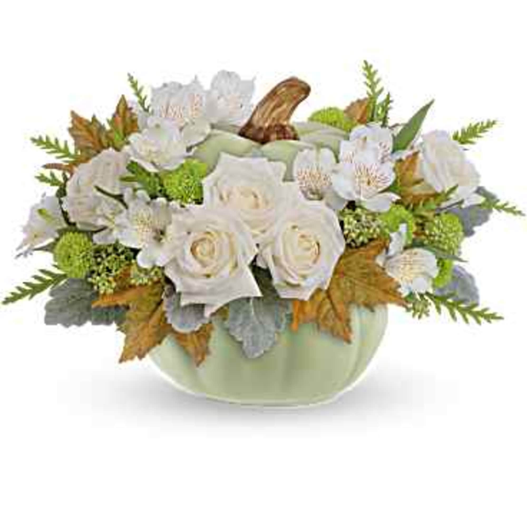 Ideal for your autumnal table setting, this sophisticated rose arrangement exudes elegance.