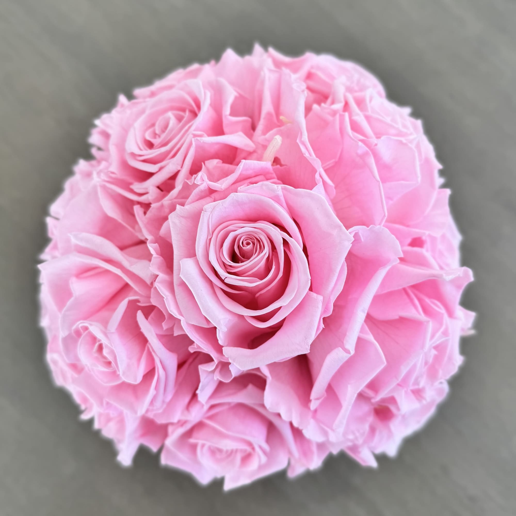 Soft, romantic, and timeless, the Eternelle Blush - Gold Luxe Orbe showcases