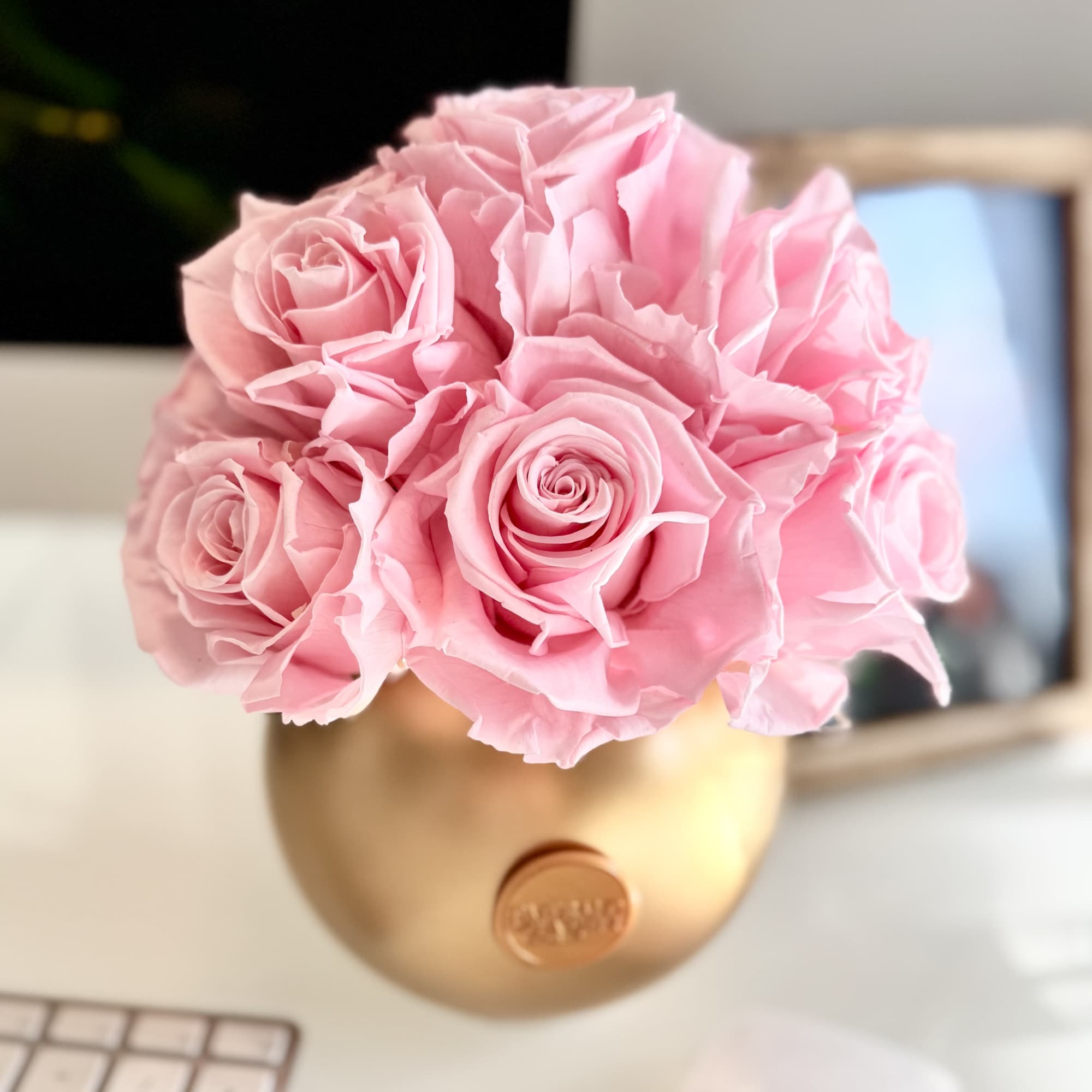 Soft, romantic, and timeless, the Eternelle Blush - Gold Luxe Orbe showcases