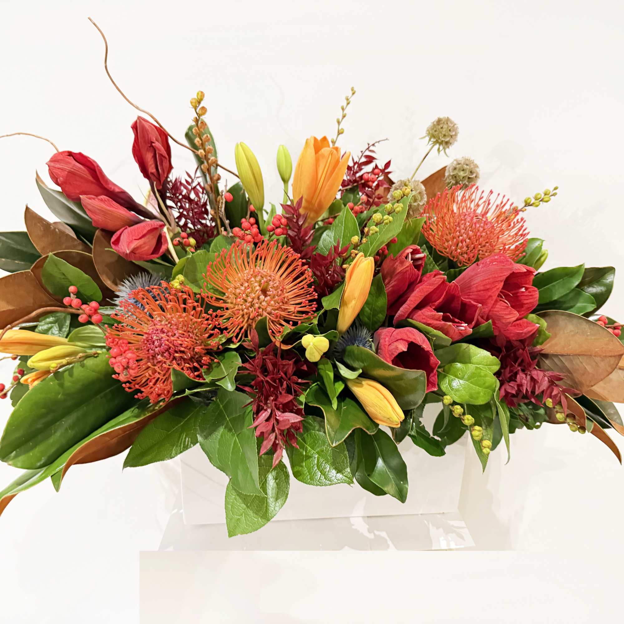 This arrangement is presented in a 12&quot; l *6&quot; w white rectangle