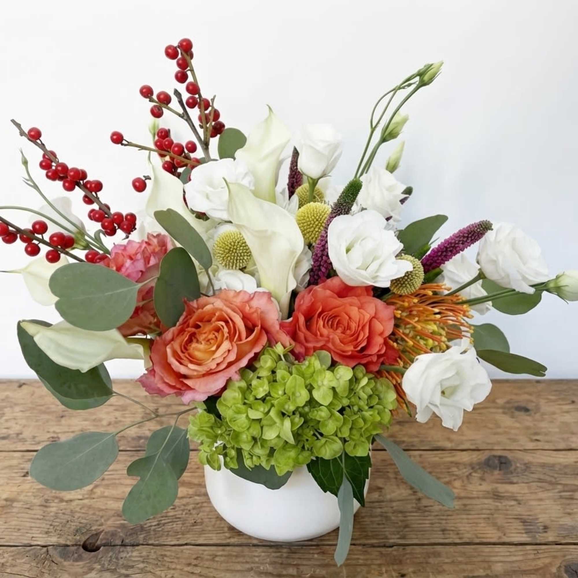 A great size arrangement for the kitchen island or the dinning table.