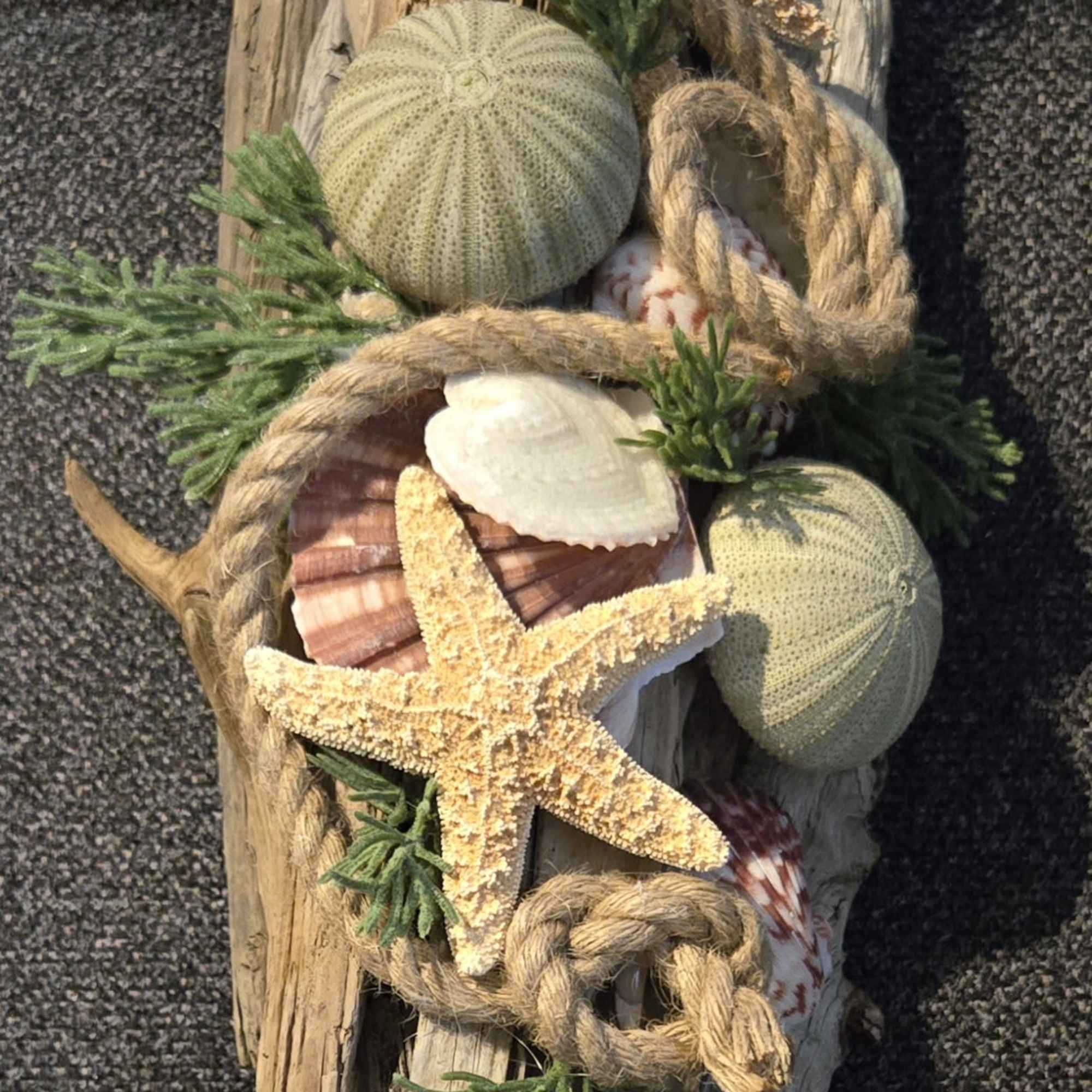 This one-of-a-kind custom driftwood base design style is stunning!
Ideal for an buffet