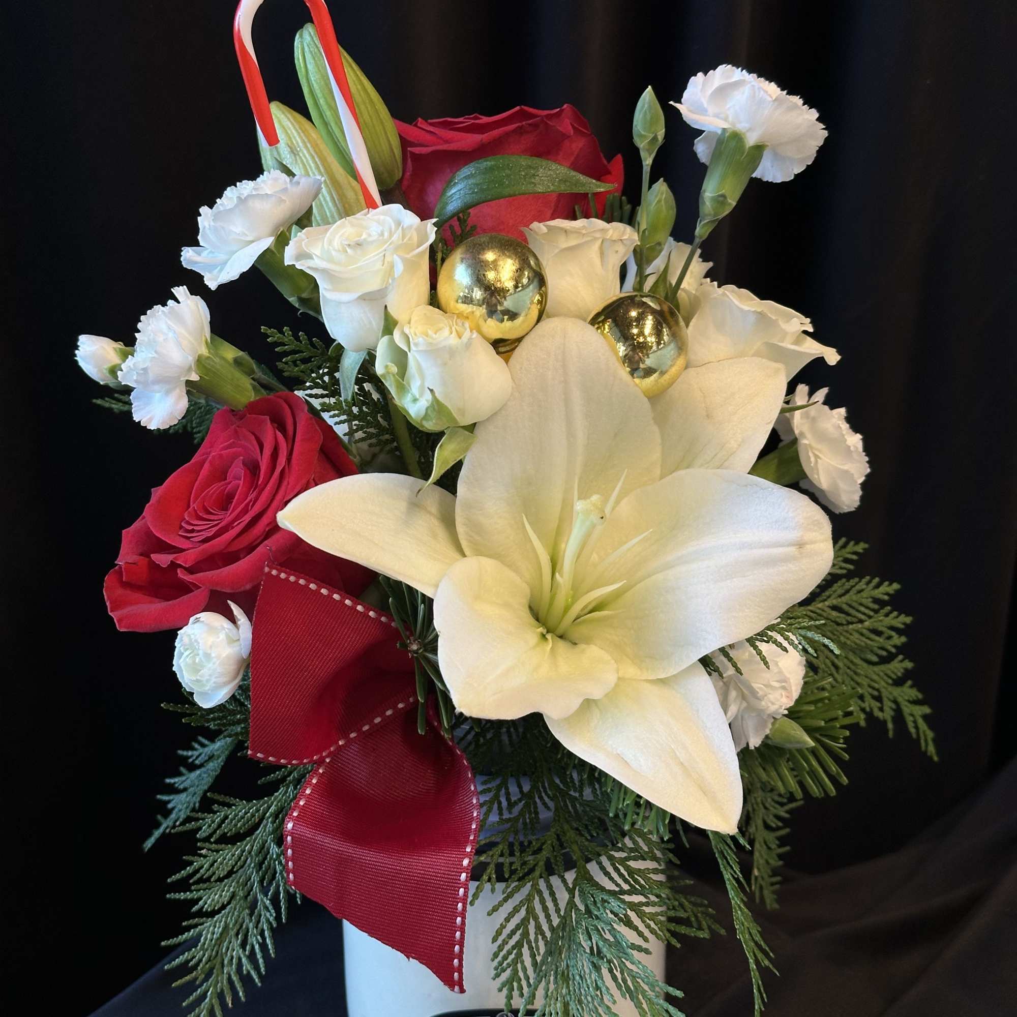 A unique arrangement, placed on top of a candle! The perfect two