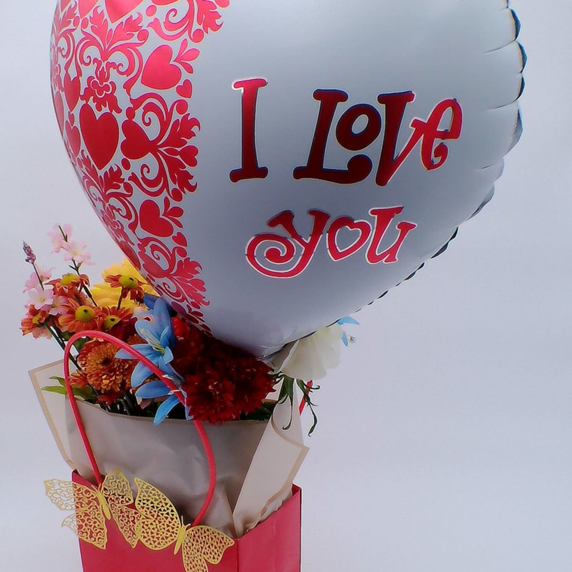 Mixed Fresh Flowers (14&ndash;16 stems): 6 roses, 4 daisies, and 2 chrysanthemums