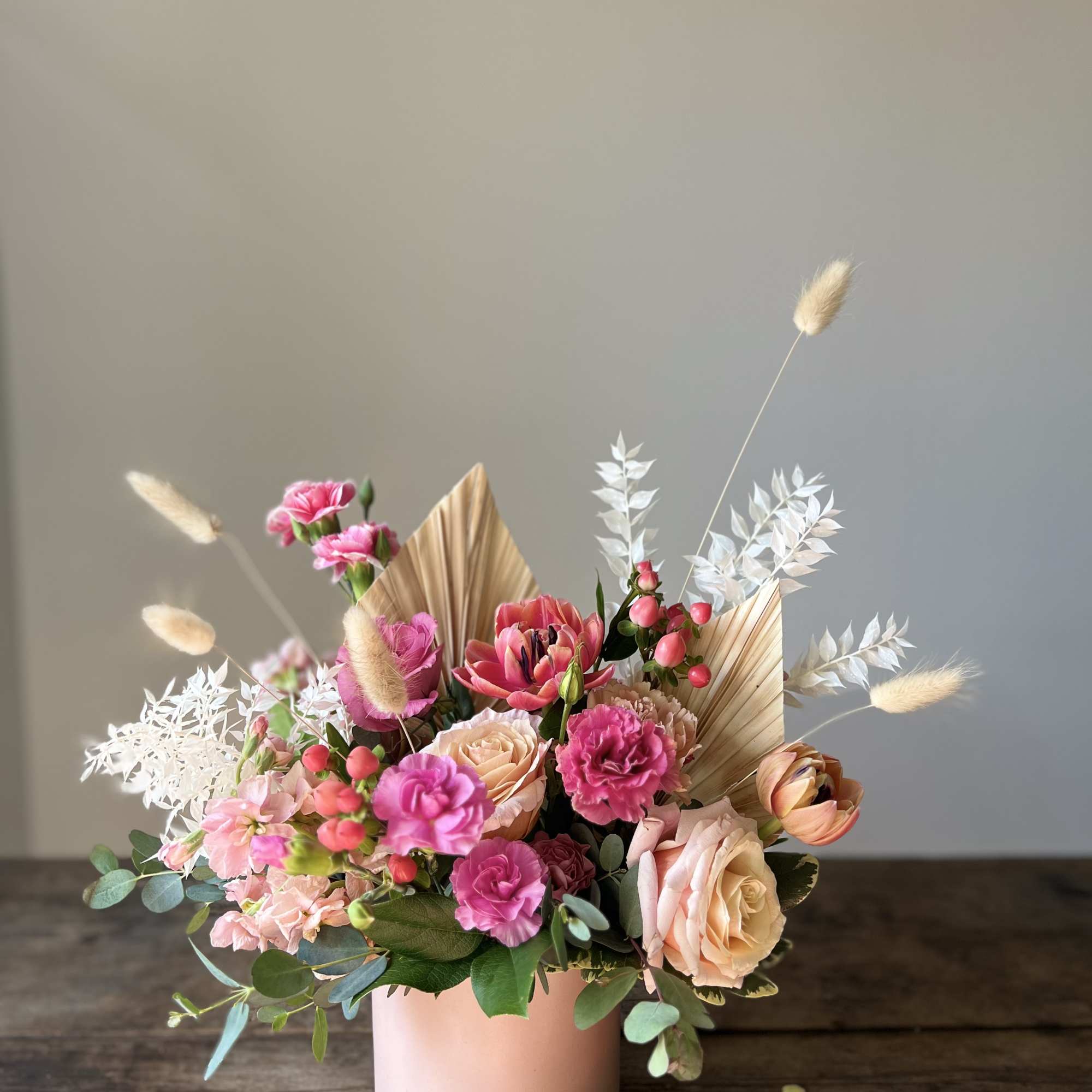 This arrangement is sweet and contemporary and perfect for any occasion. Welcome