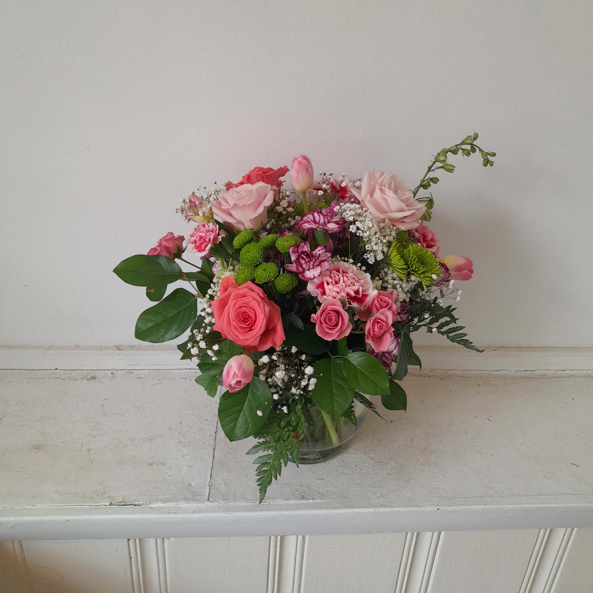 Beautiful light purple tones daisies, carnations, roses, tulips and baby&#039;s breath with
