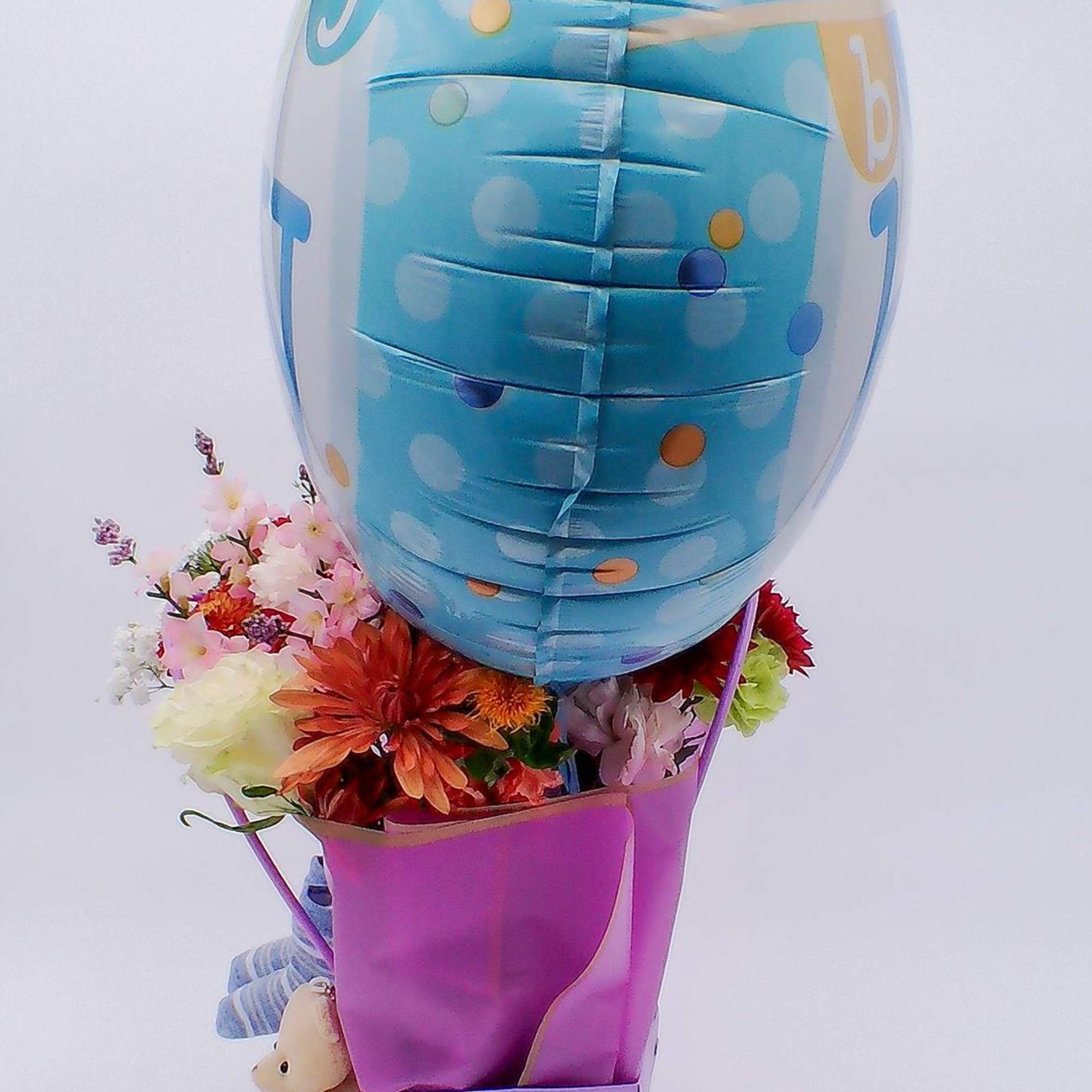 Mixed Fresh Flowers (14&ndash;16 stems): soft and joyful blend of seasonal blooms