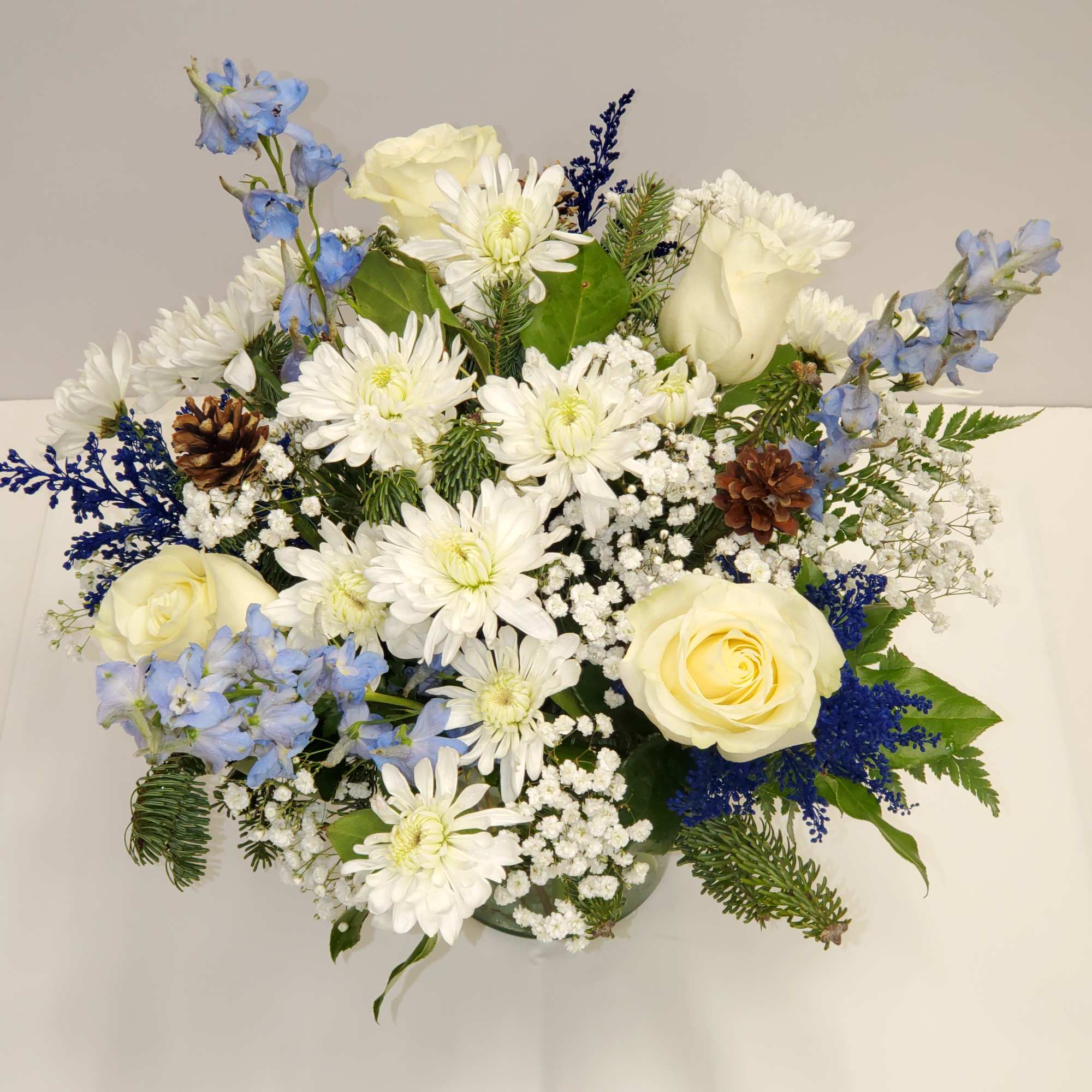 white and light blue season color flowers