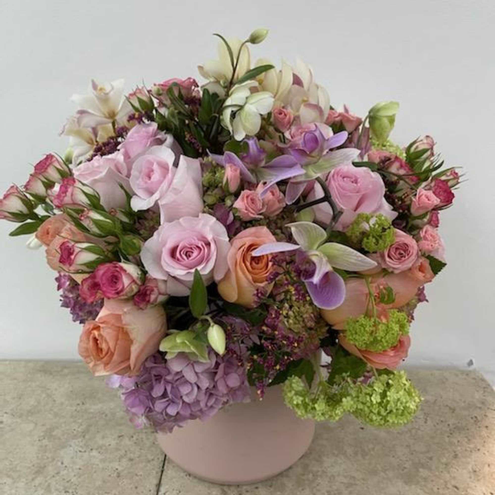 The Harmonious Blend: A Designer&#039;s Choice Mix Flower Arrangement is a testament