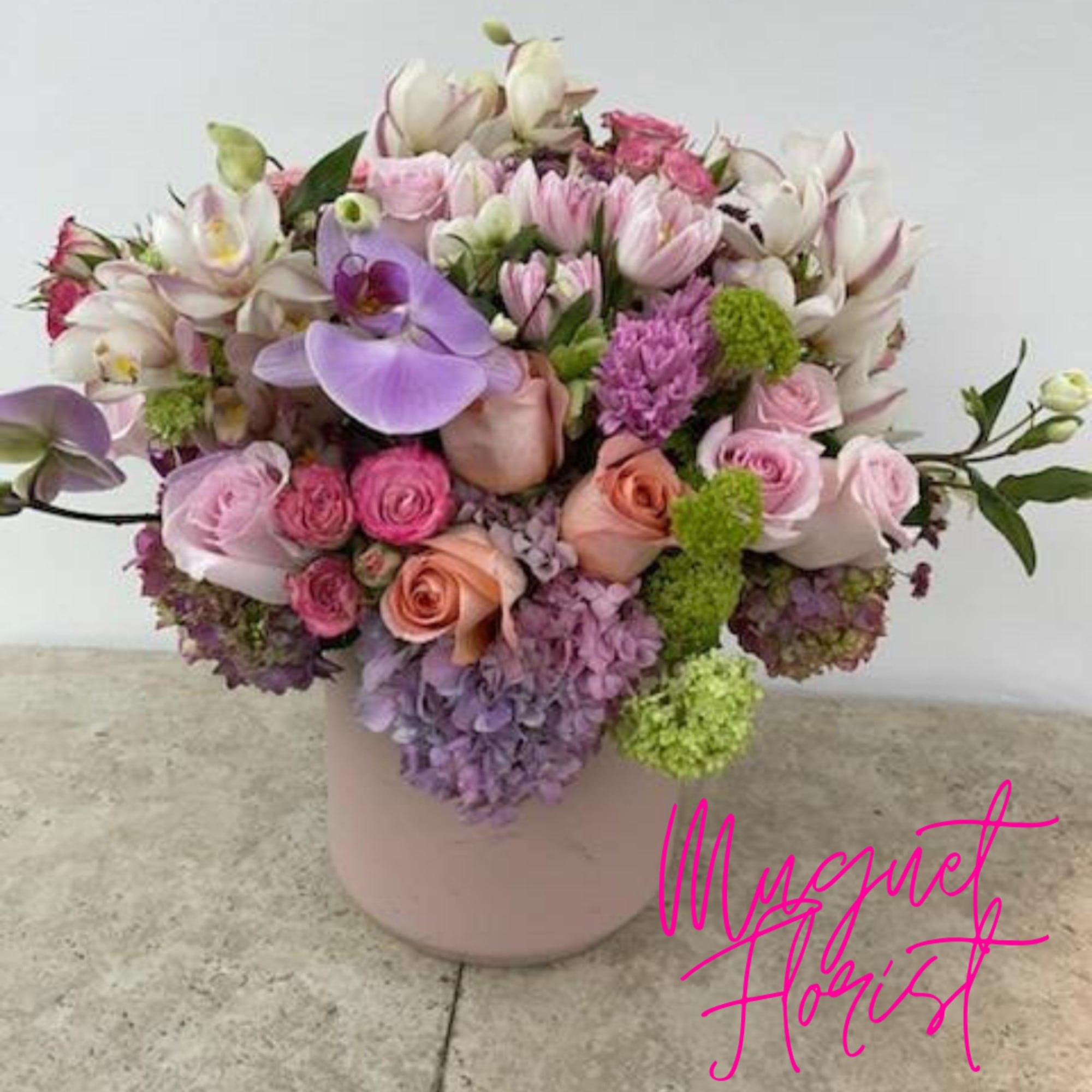 The Harmonious Blend: A Designer&#039;s Choice Mix Flower Arrangement is a testament