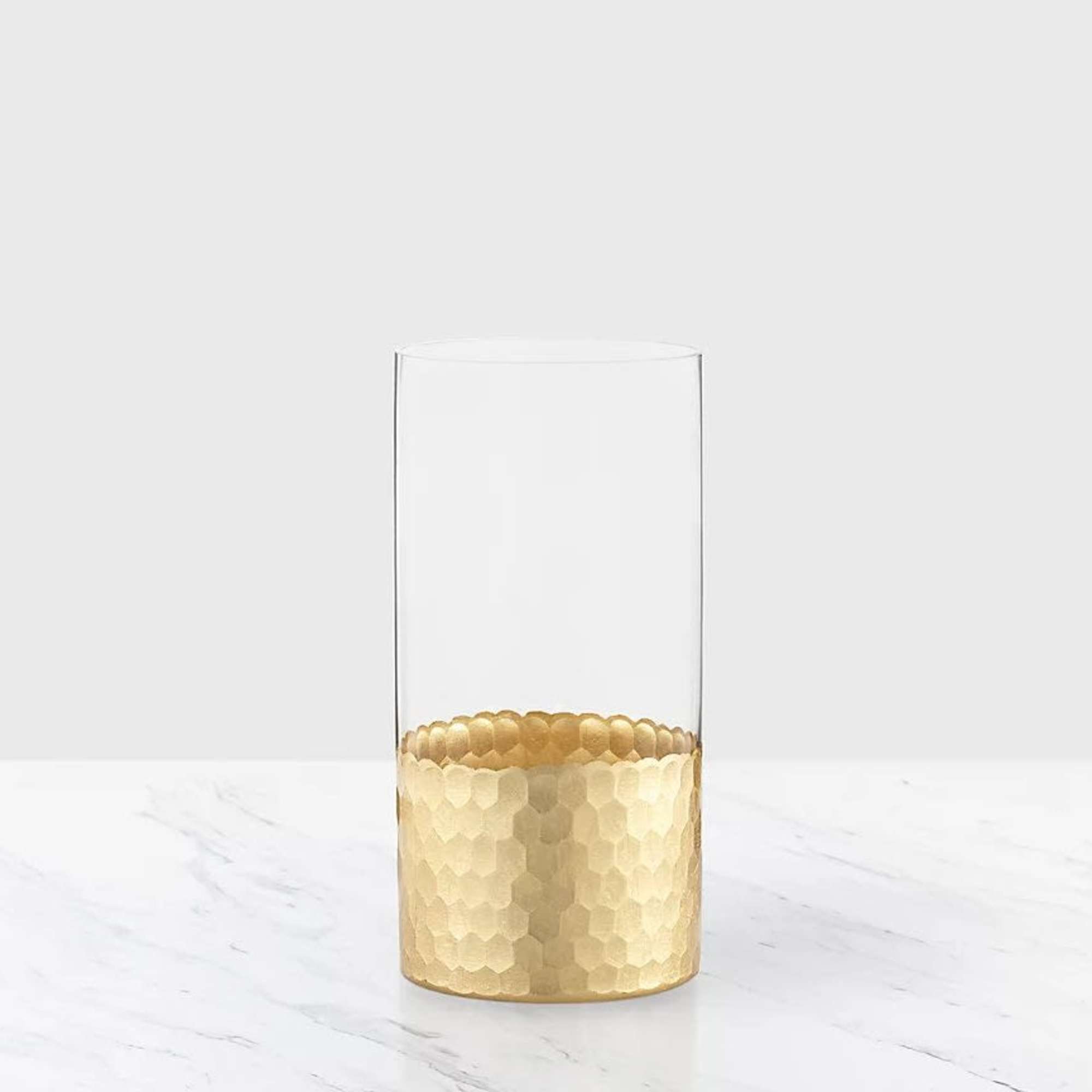 A modern take on a holiday classic, this fresh Christmas bouquet comes