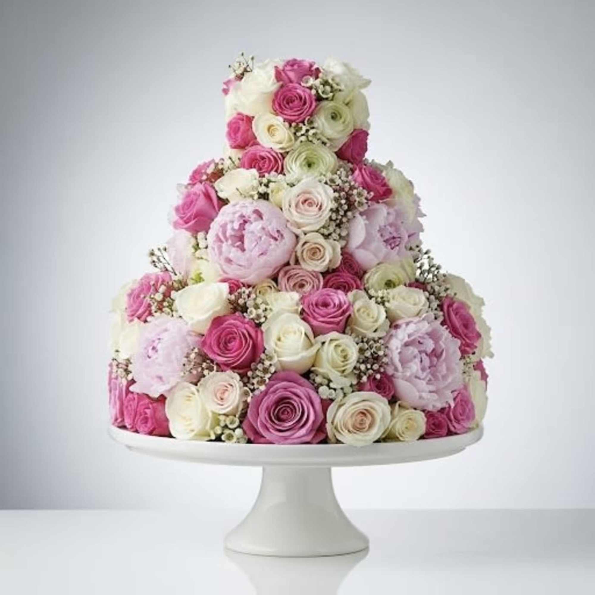 Our &ldquo;British Royal Cake&rdquo; is designed for a celebration fit for royalty.