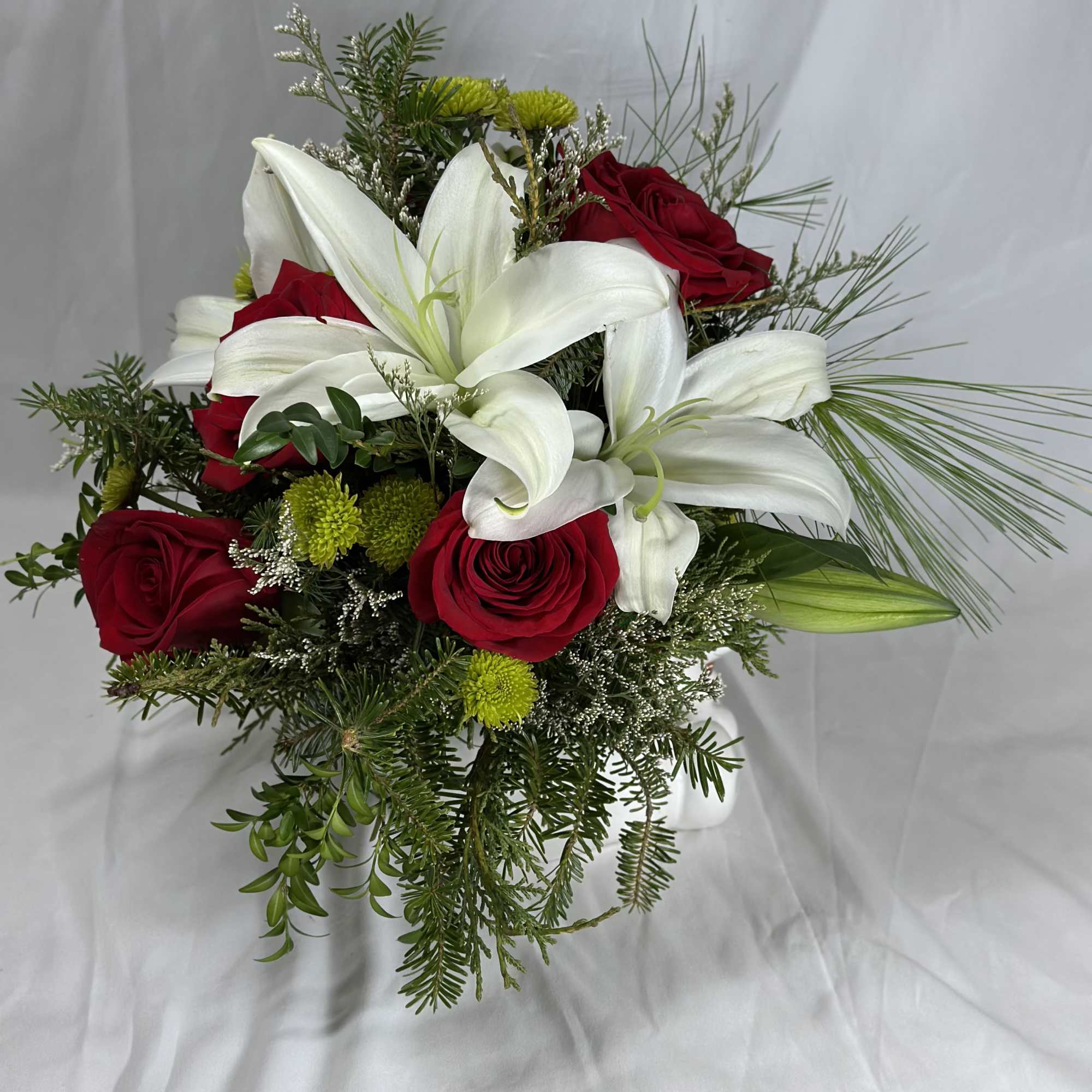 This Christmas flower arrangement features a sweet mama and baby polar bear