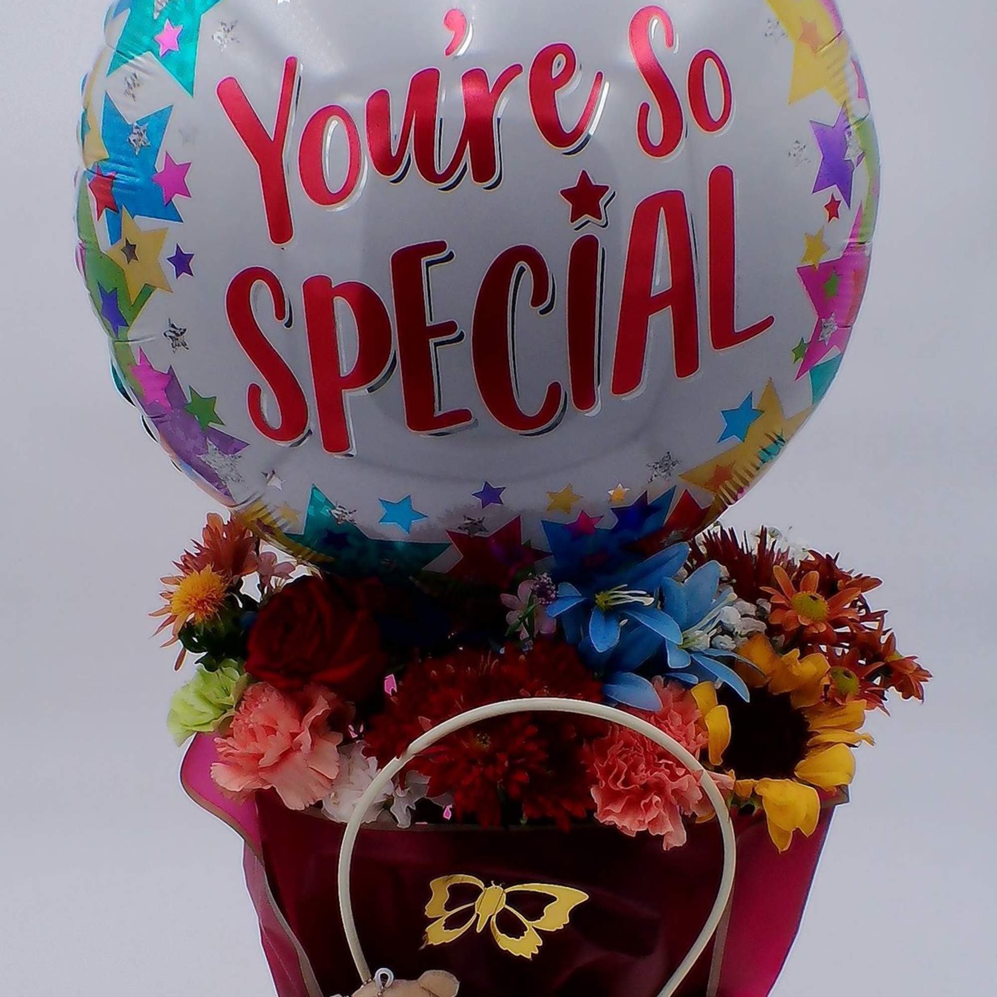 Mixed Fresh Flowers (14&ndash;16 stems) of 4 carnations,  4 daisies, 2