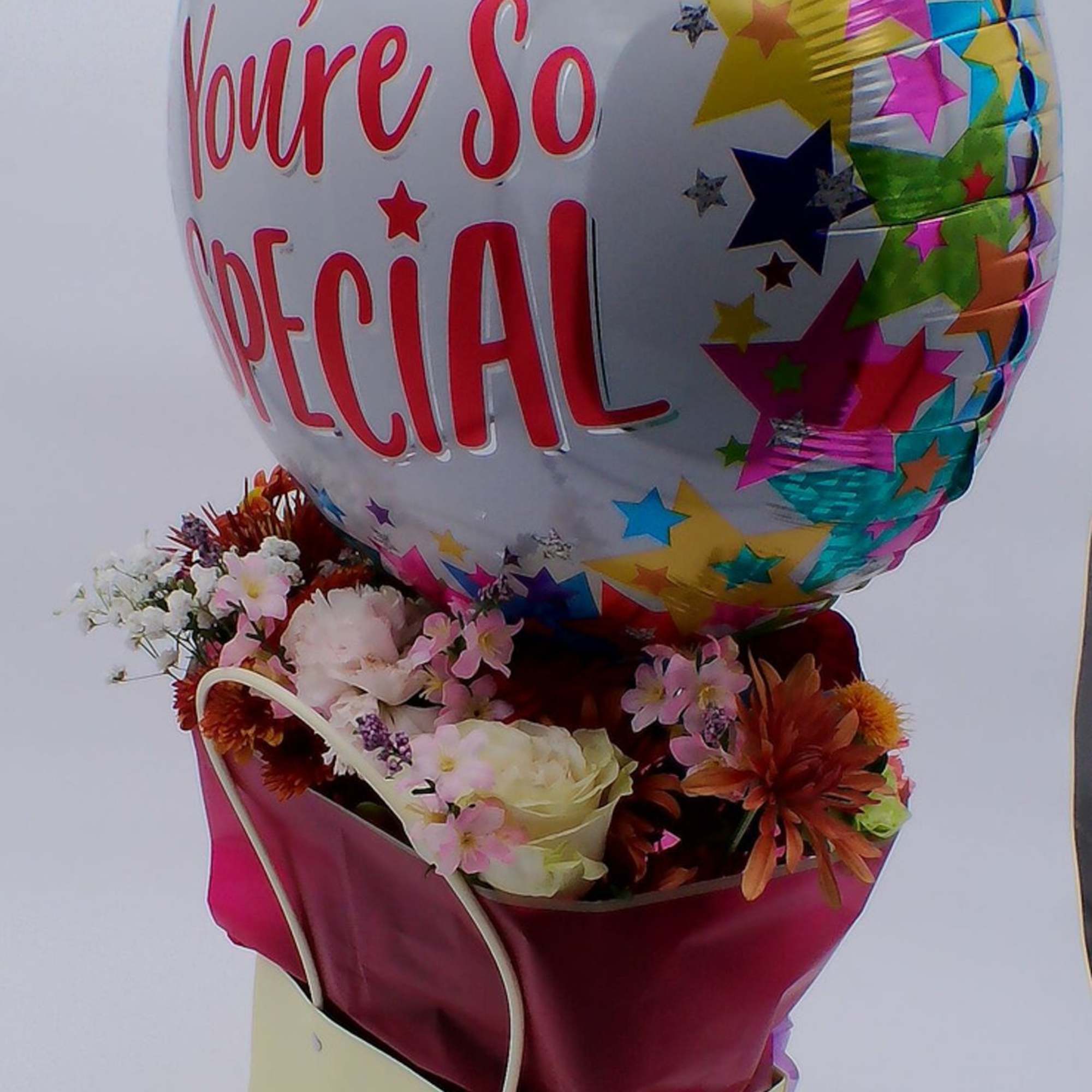 Mixed Fresh Flowers (14&ndash;16 stems) of 4 carnations,  4 daisies, 2