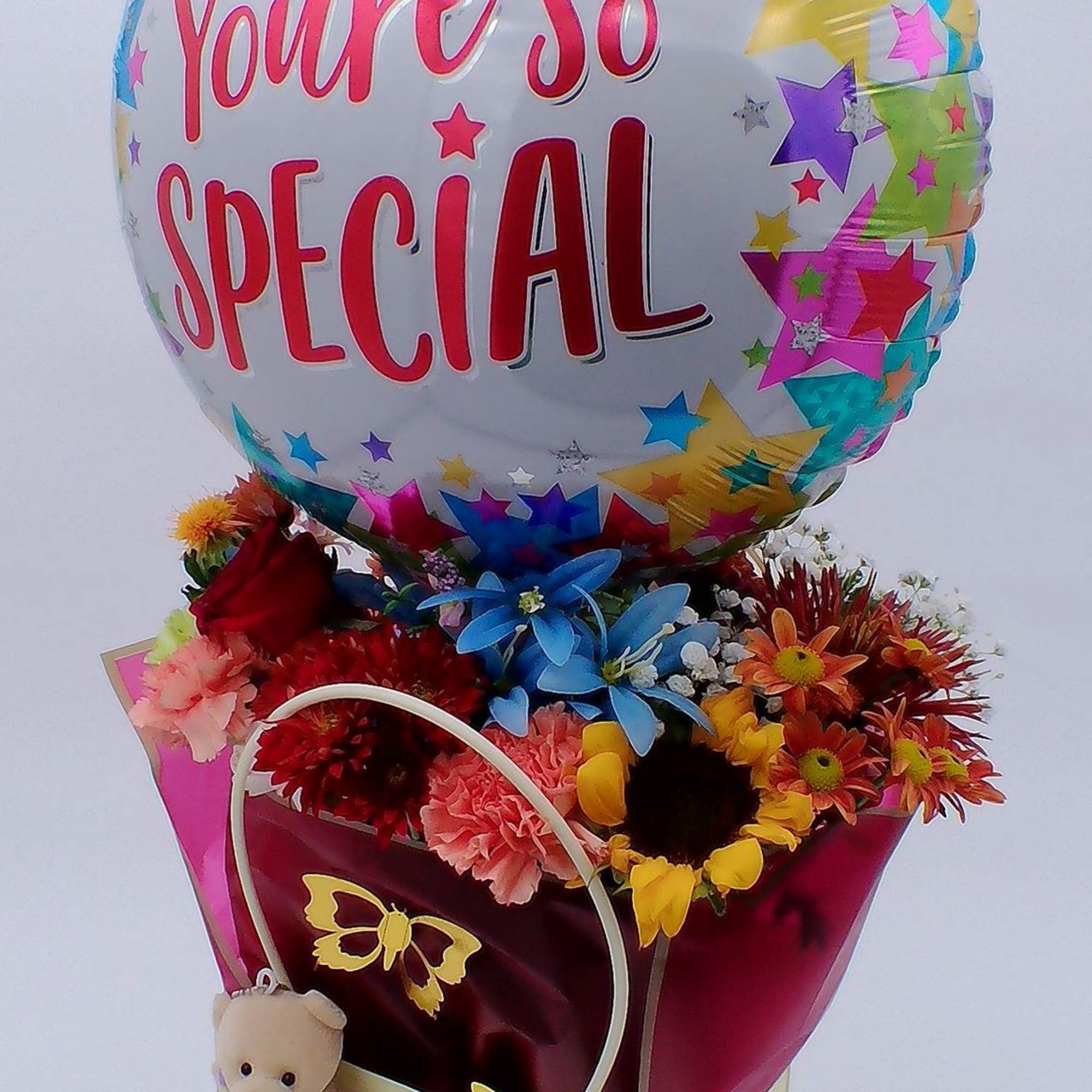 Mixed Fresh Flowers (14&ndash;16 stems) of 4 carnations,  4 daisies, 2