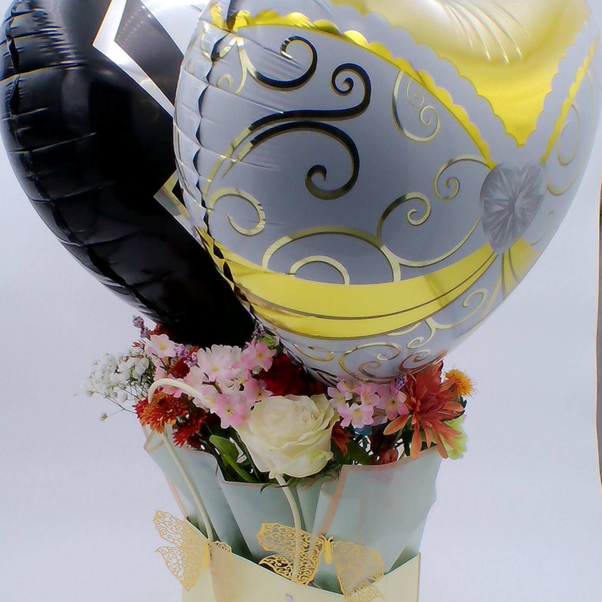 Mixed Fresh Flowers (14&ndash;16 stems): Fresh blend of 4 carnations, 4 roses