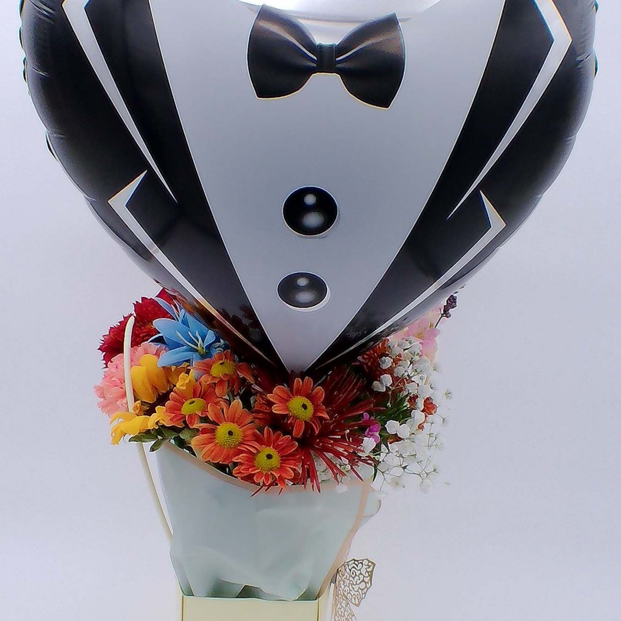 Mixed Fresh Flowers (14&ndash;16 stems): Fresh blend of 4 carnations, 4 roses