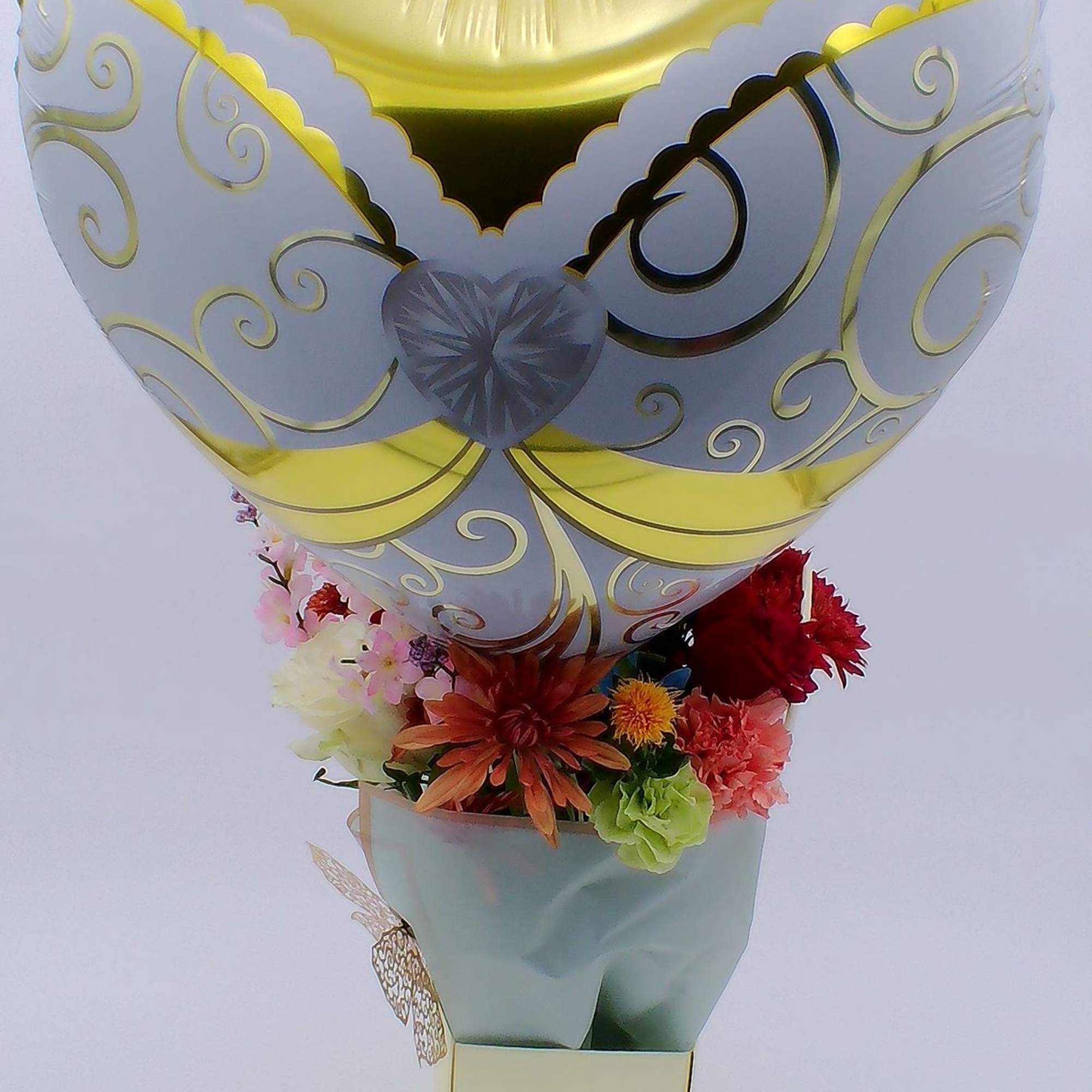 Mixed Fresh Flowers (14&ndash;16 stems): Fresh blend of 4 carnations, 4 roses