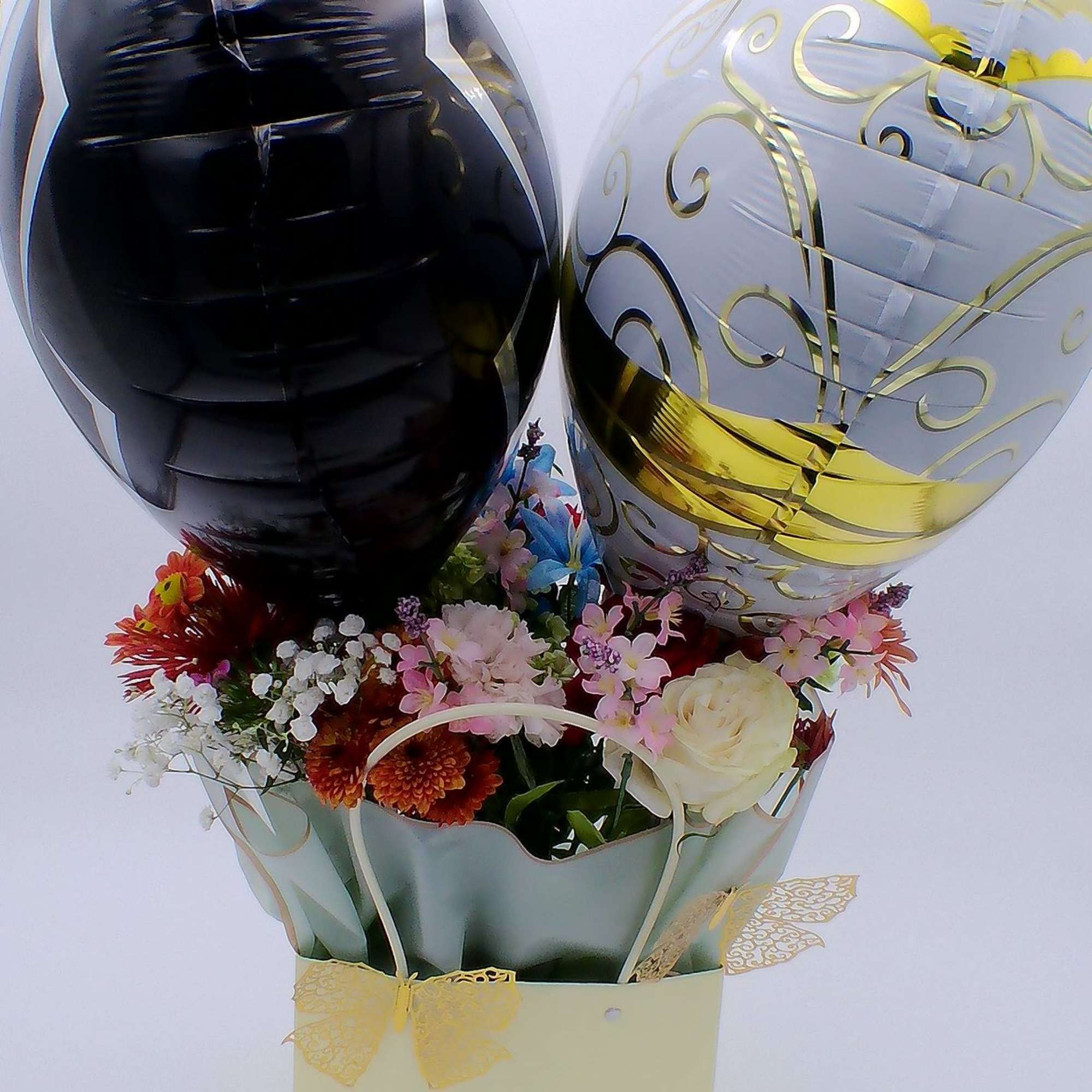 Mixed Fresh Flowers (14&ndash;16 stems): Fresh blend of 4 carnations, 4 roses