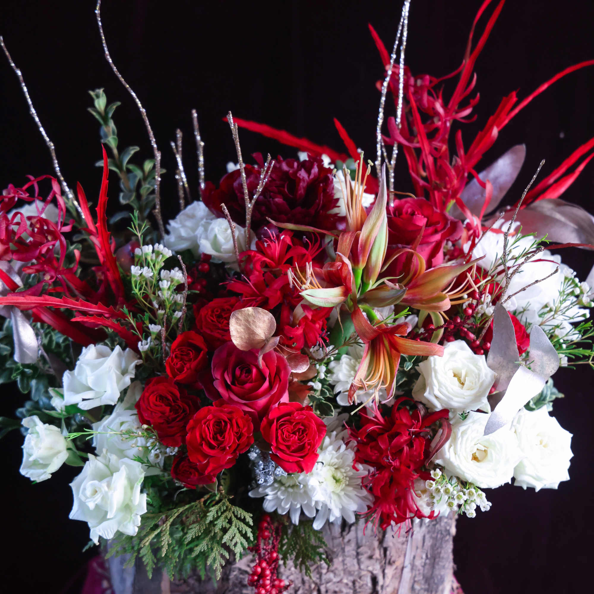 Custom, one of a kind floral arrangements by floral artist Stacy Leafsong.

Arrangement