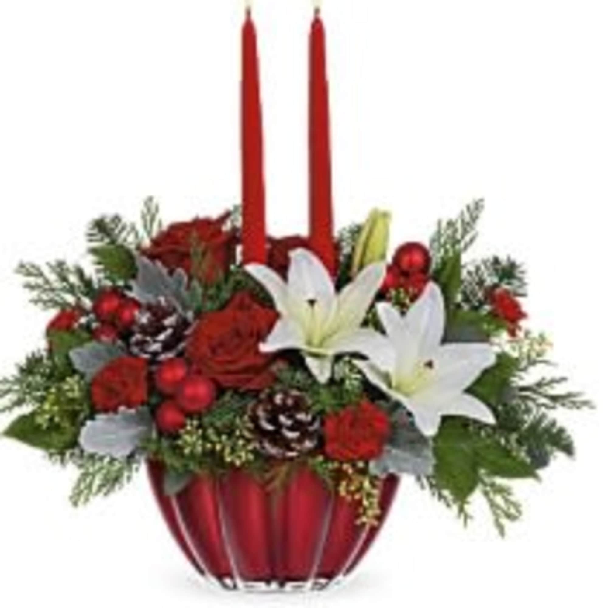 Spread joy with this festive holiday centerpiece featuring a stunning scalloped glass
