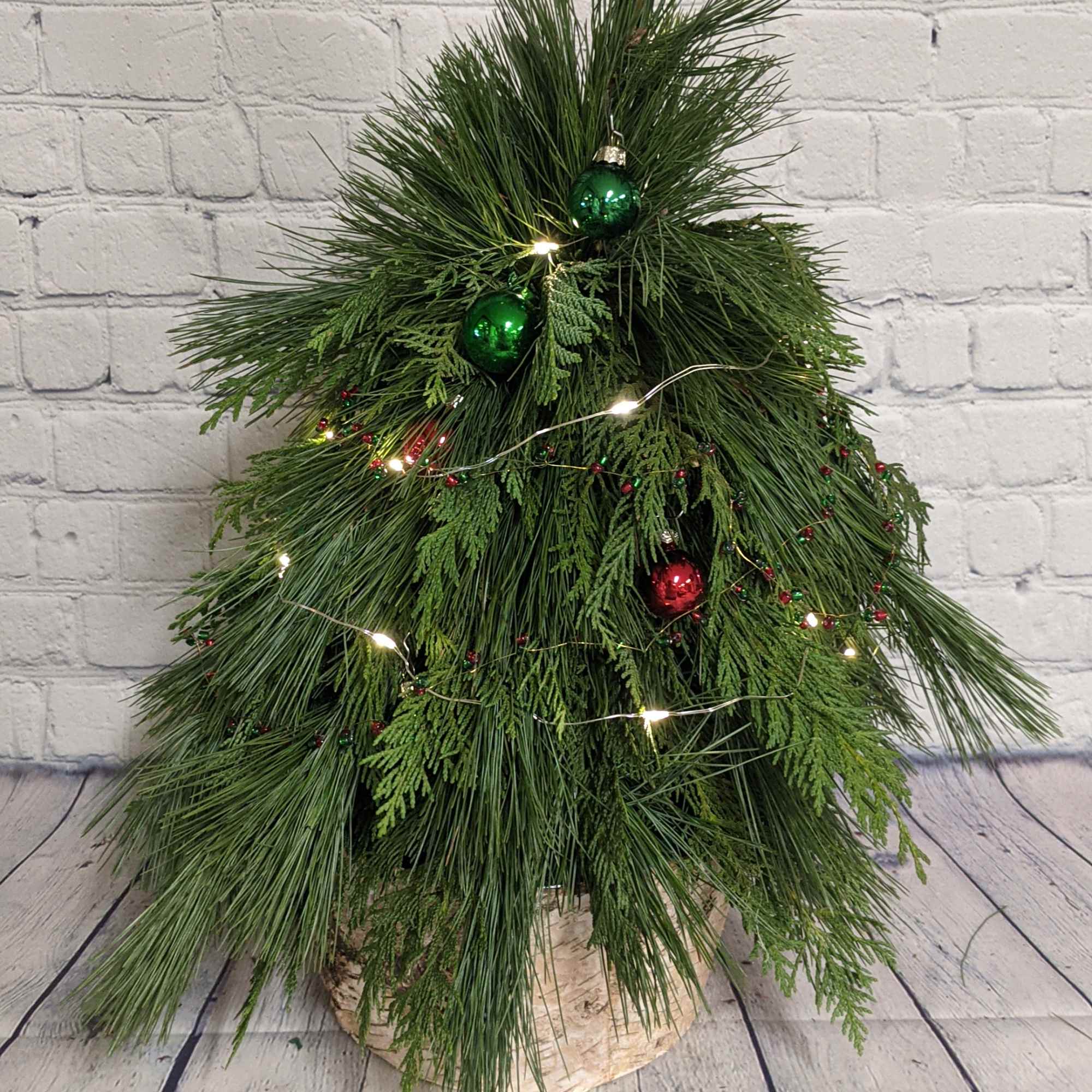 Looking for the perfect Christmas centerpiece? Well, look no further. Decorate your