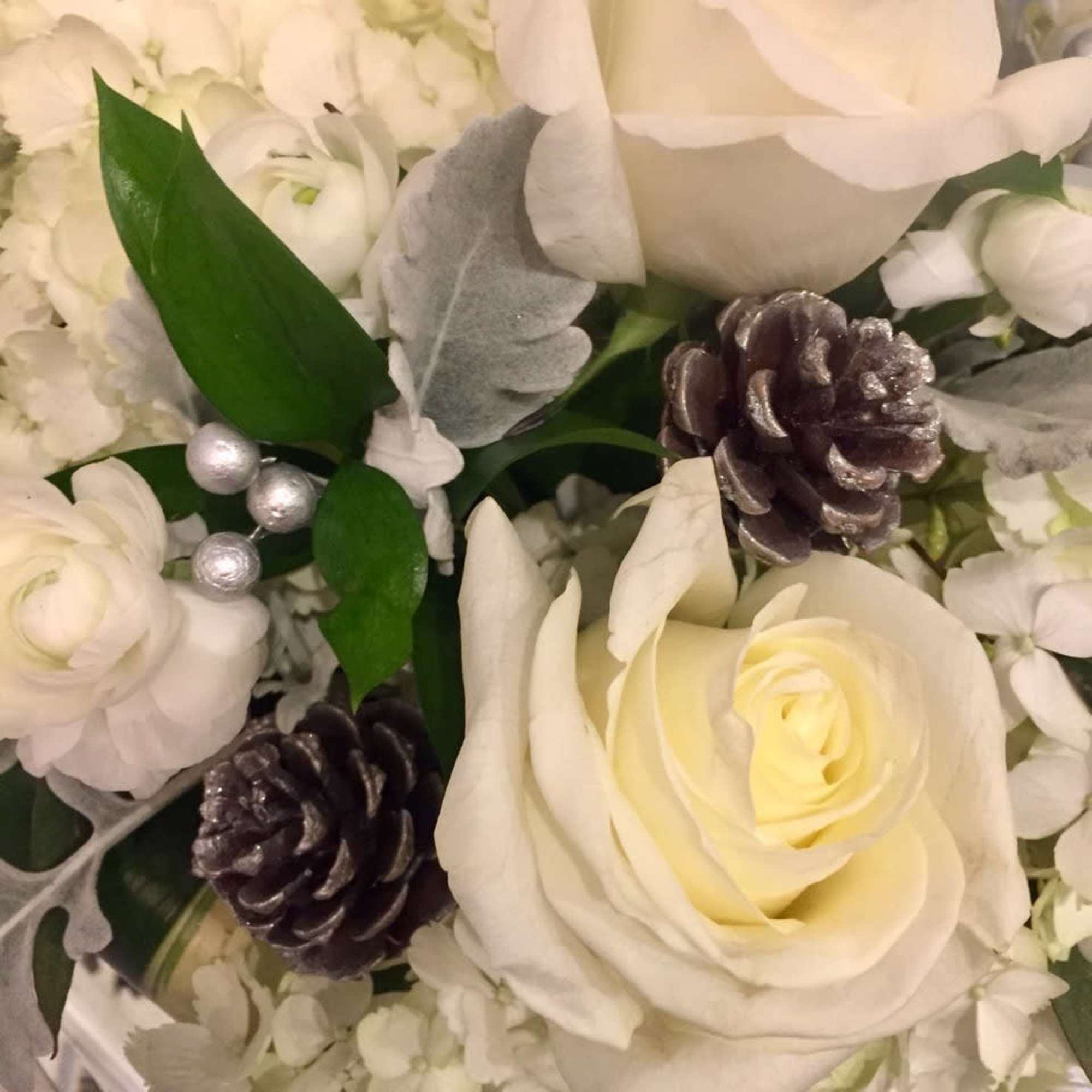 Colors of Silver, White and Green will spread cheer with this captivating