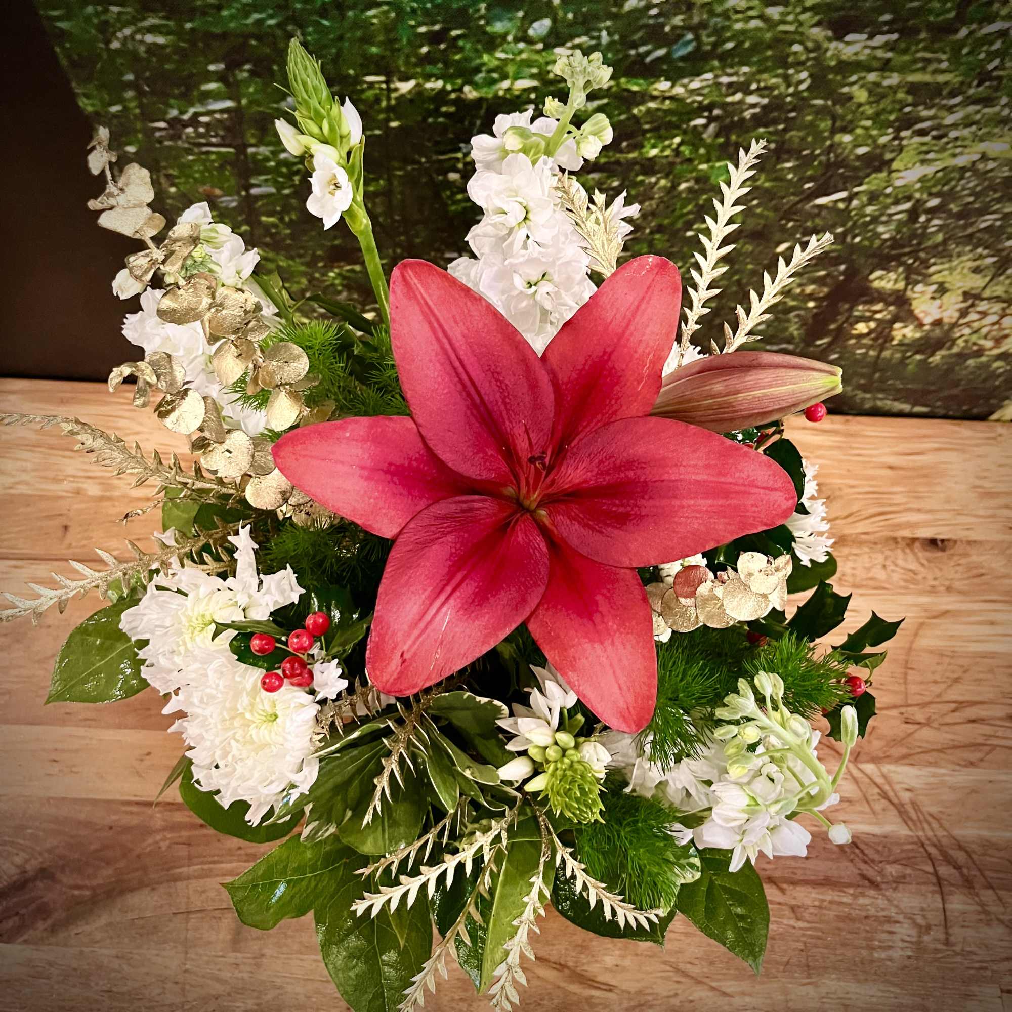 Give this beautiful design in colors of red, white and green with