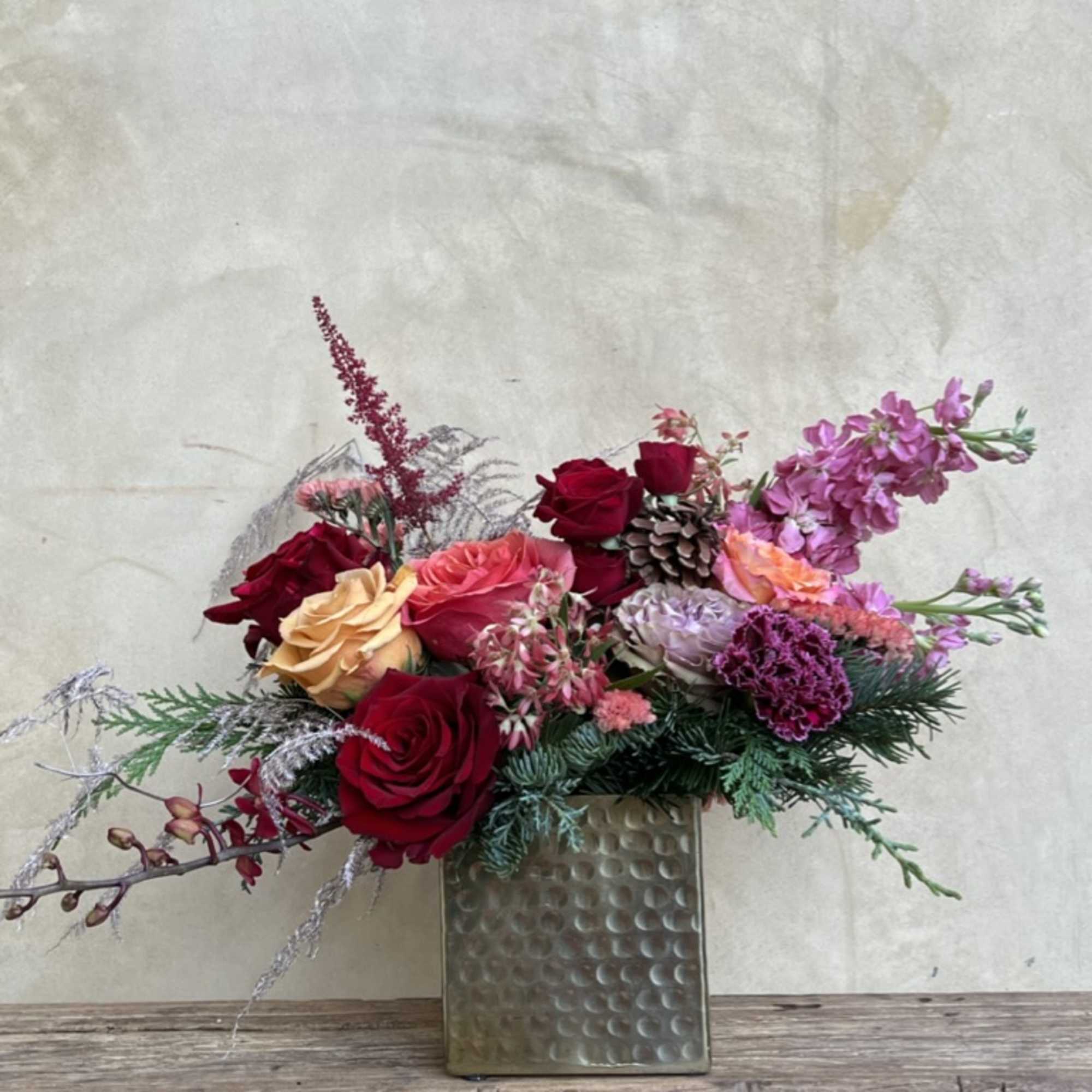 Sweet and stylish this arrangement is a treat for the eyes, mixing