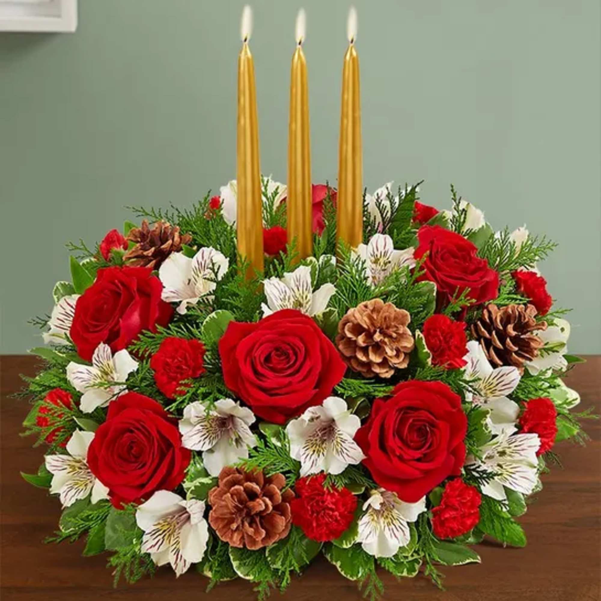 Our festive centerpiece brings a classic touch to all your holiday celebrations.