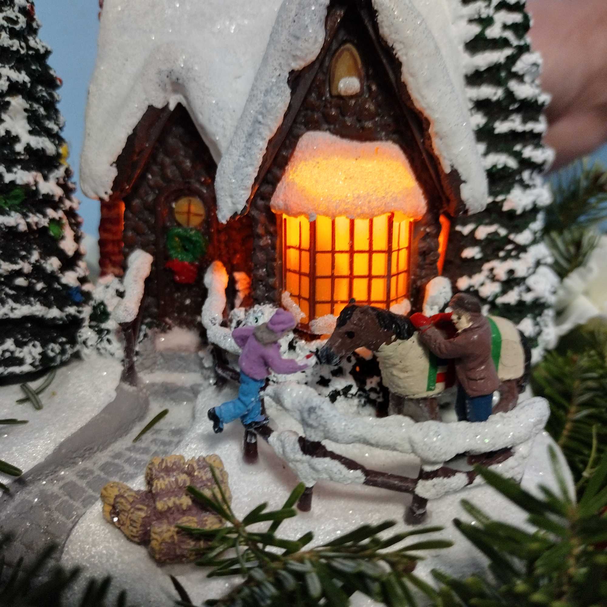 A Thomas Kincade collector&#039;s piece
Each year Thomas can kay comes out with