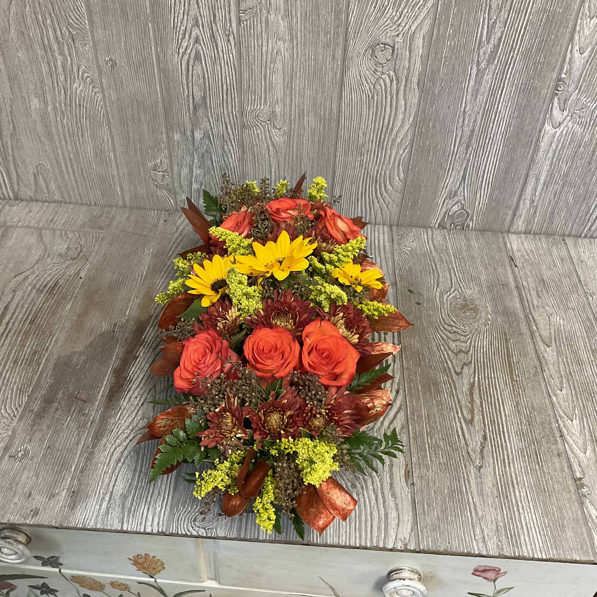 Low profile, 14 inch long &ldquo;Autumn&rdquo; table centerpiece for all your Fall