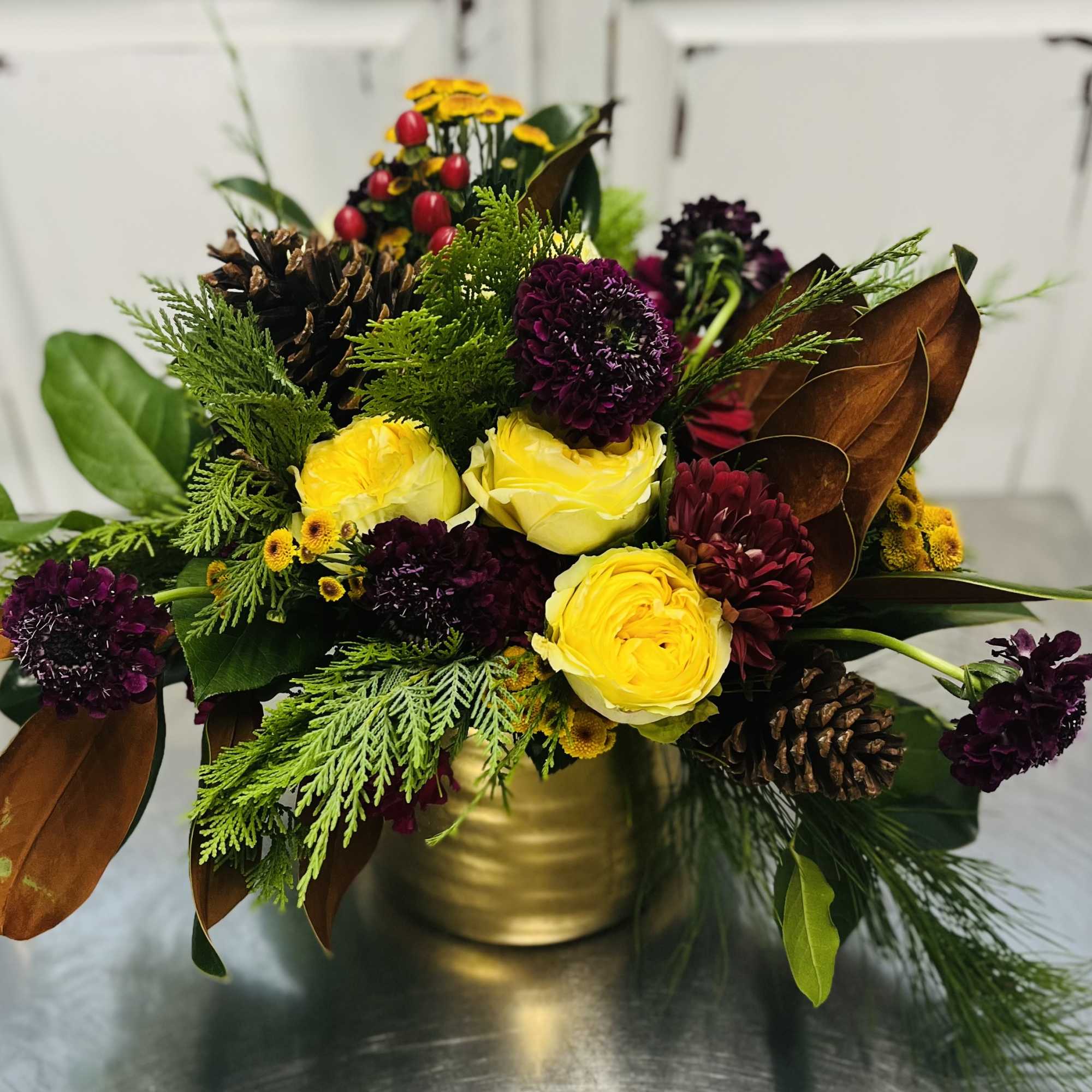 This stunning design is a real JEWEL! Designed in a Gold vessel