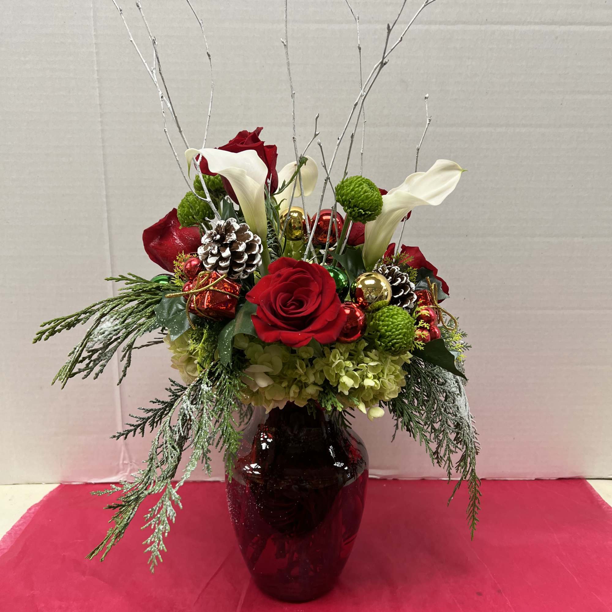 This Christmas bouquet stays true to its name! Merry details including Christmas