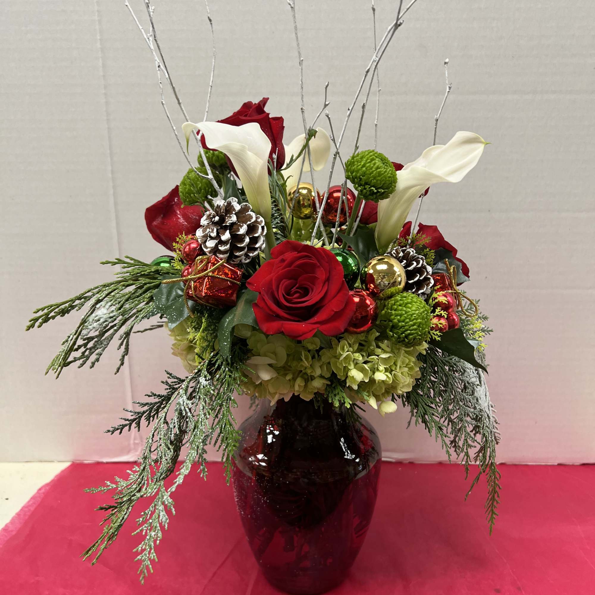 This Christmas bouquet stays true to its name! Merry details including Christmas