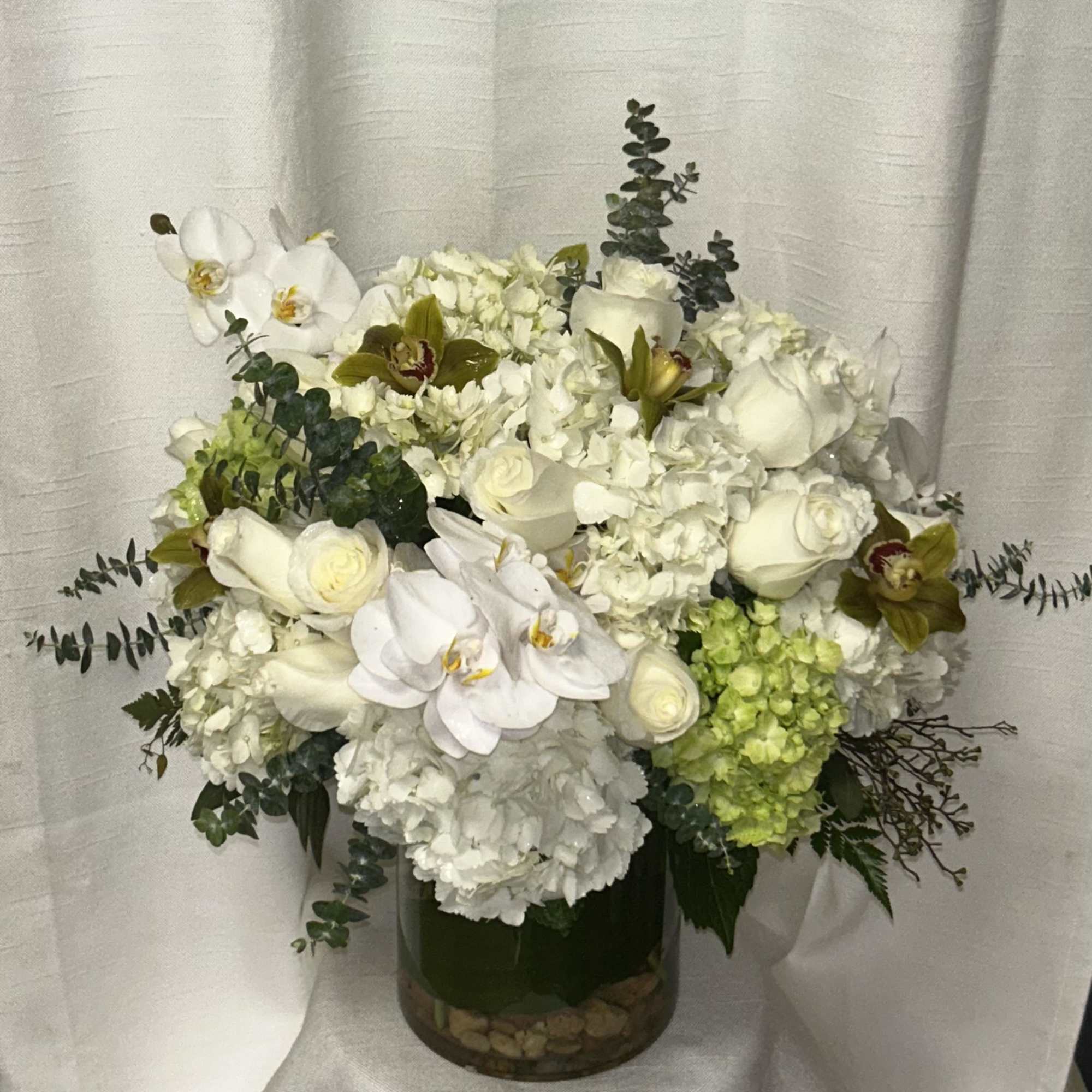 Make a bold statement with our show-stopping modern floral arrangement, an elaborate