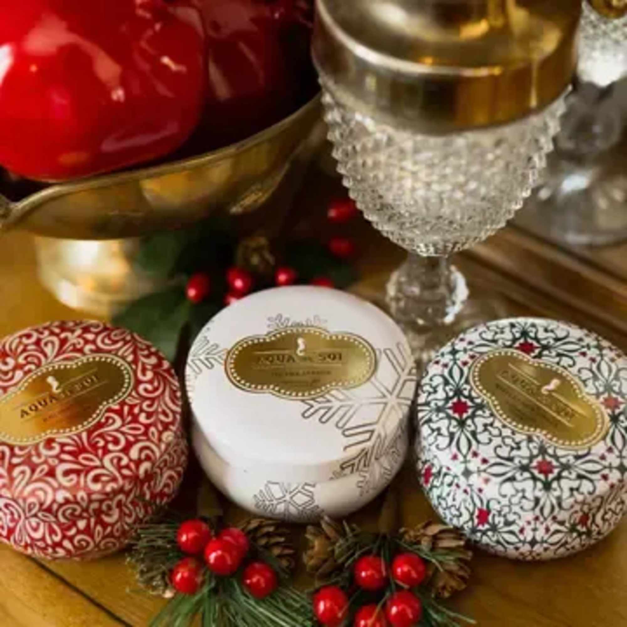 Holiday Travel tin candle trio set of three 4oz tins

Holiday Spice: Nutmeg
