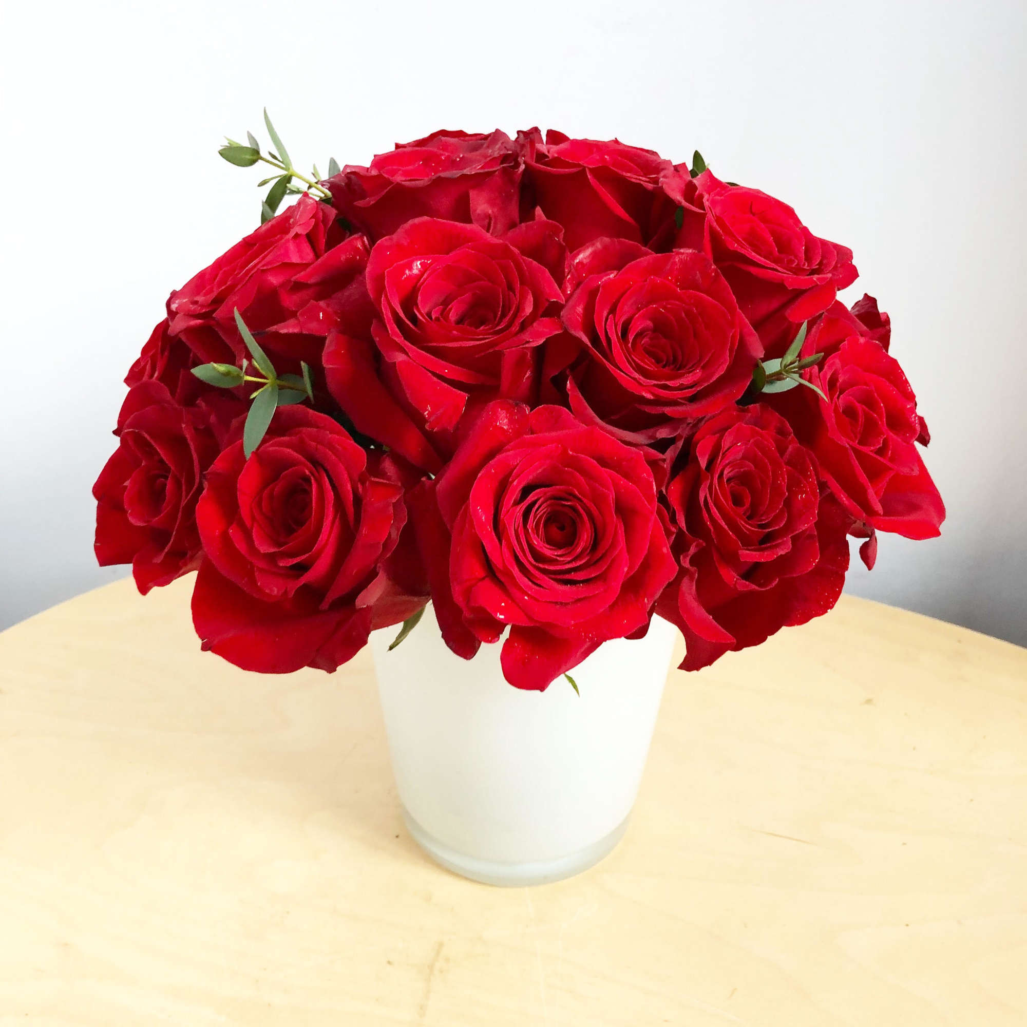 A classic and elegant arrangement. The standard size is presented in 5&quot;*6&quot;