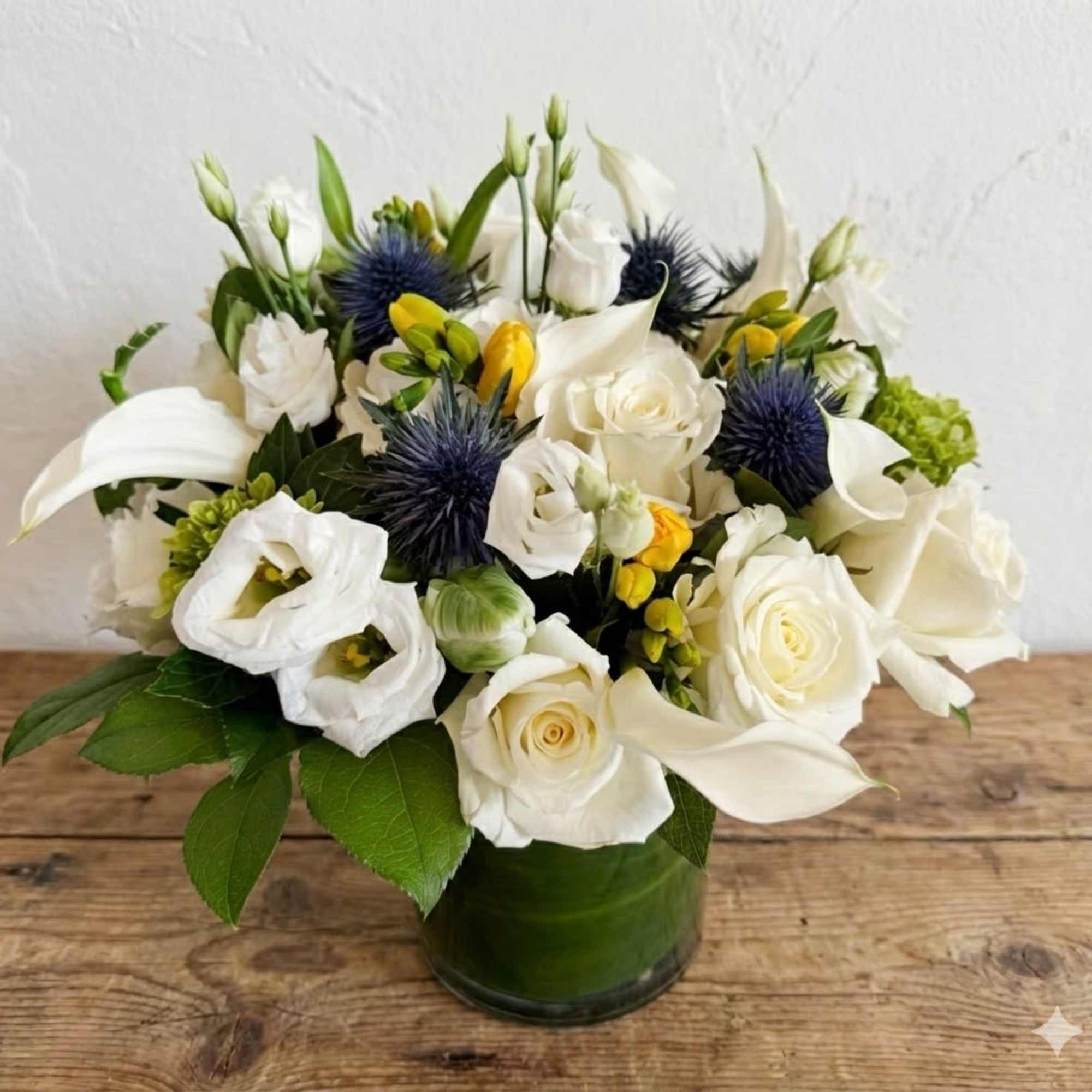 The arrangement stays in a light color tone. It&#039;s a great choice