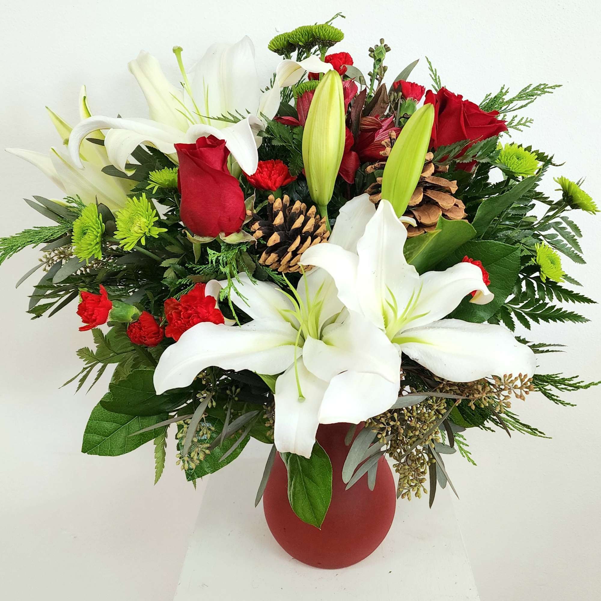This one-sided bouquet is a welcomed sight in any home! perfect as