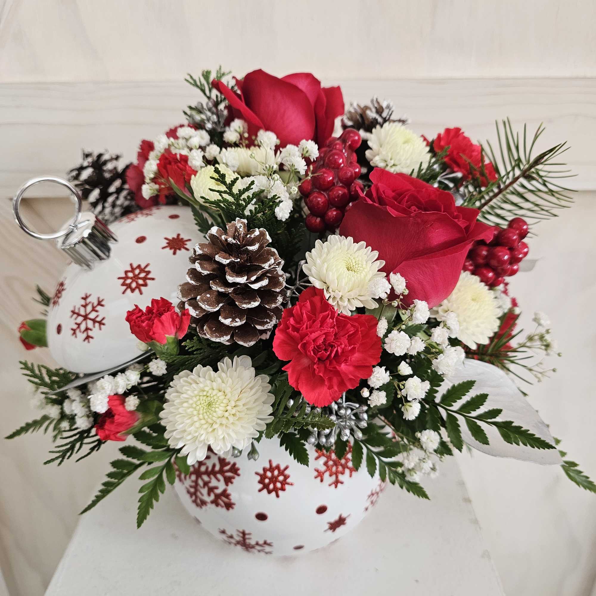 This ornament comes with a lid and can also be used as