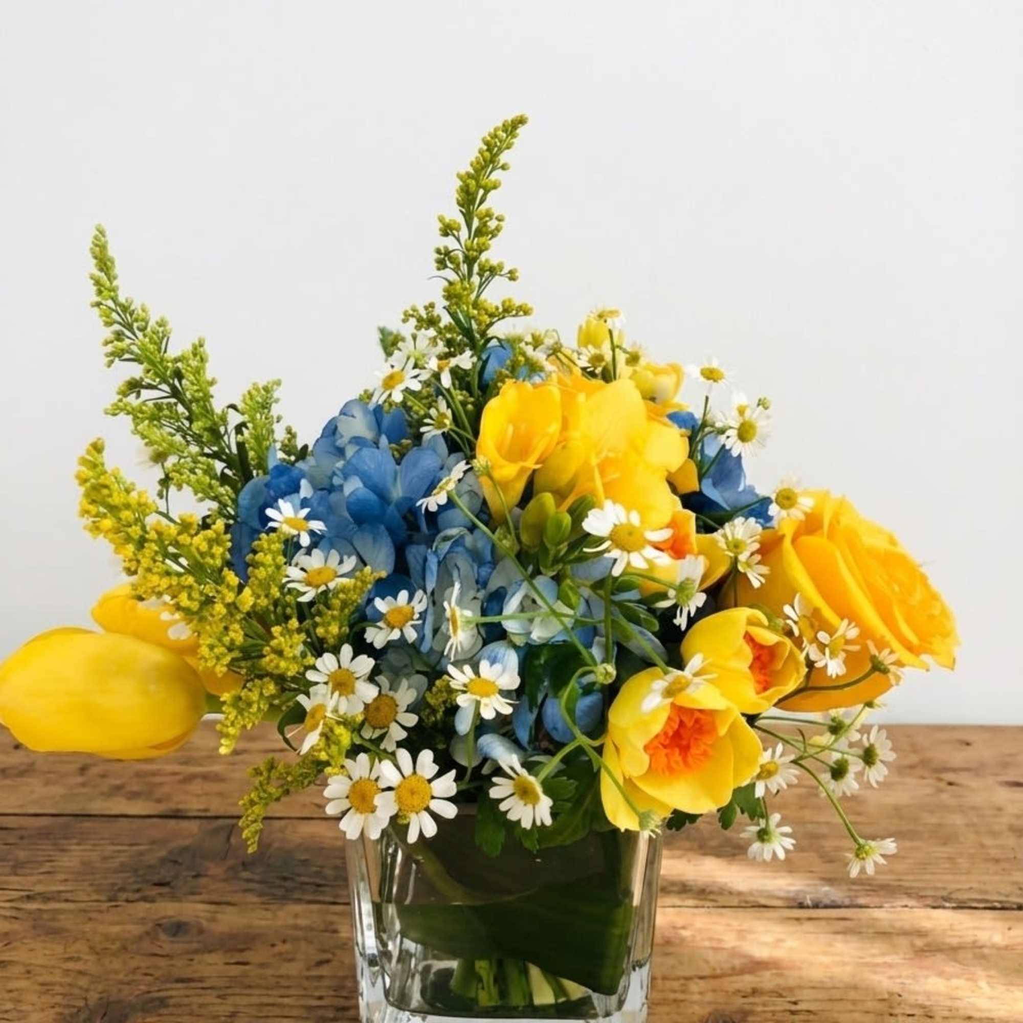When we think of spring, this yellow and blue floral design comes