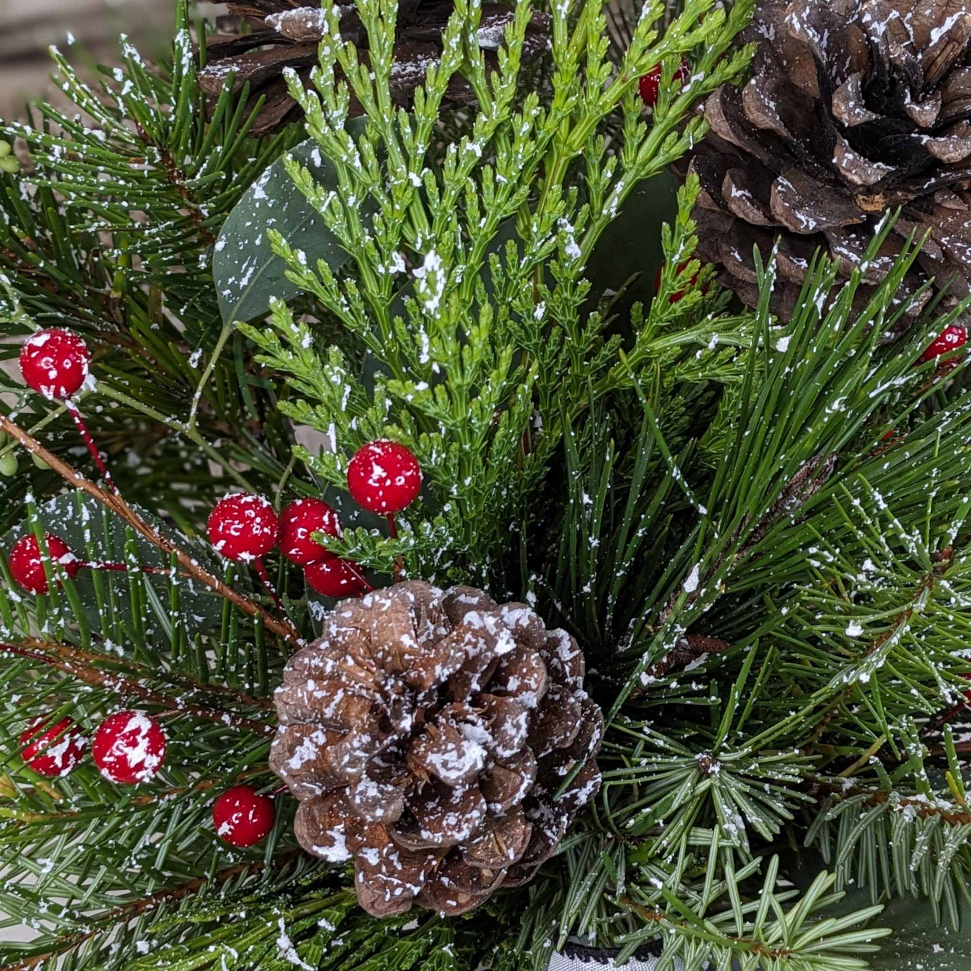 Bring the beauty of a snowy winter&rsquo;s day indoors with this charming