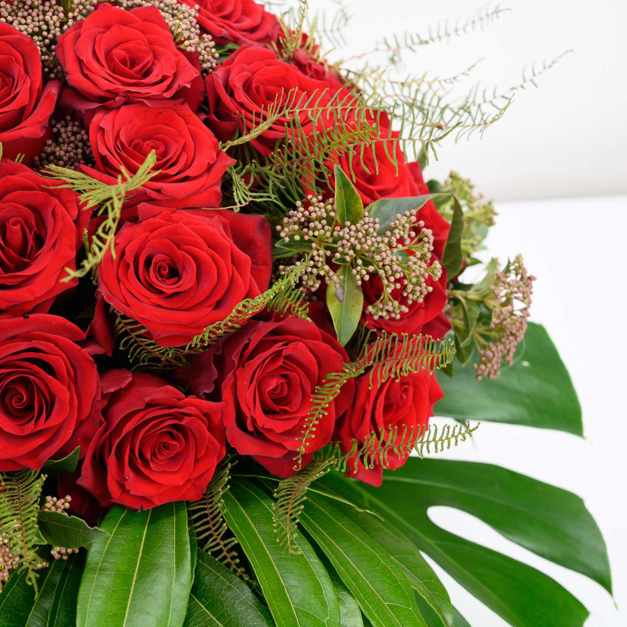
Crimson is a bold, luxurious arrangement featuring a dense cluster of premium