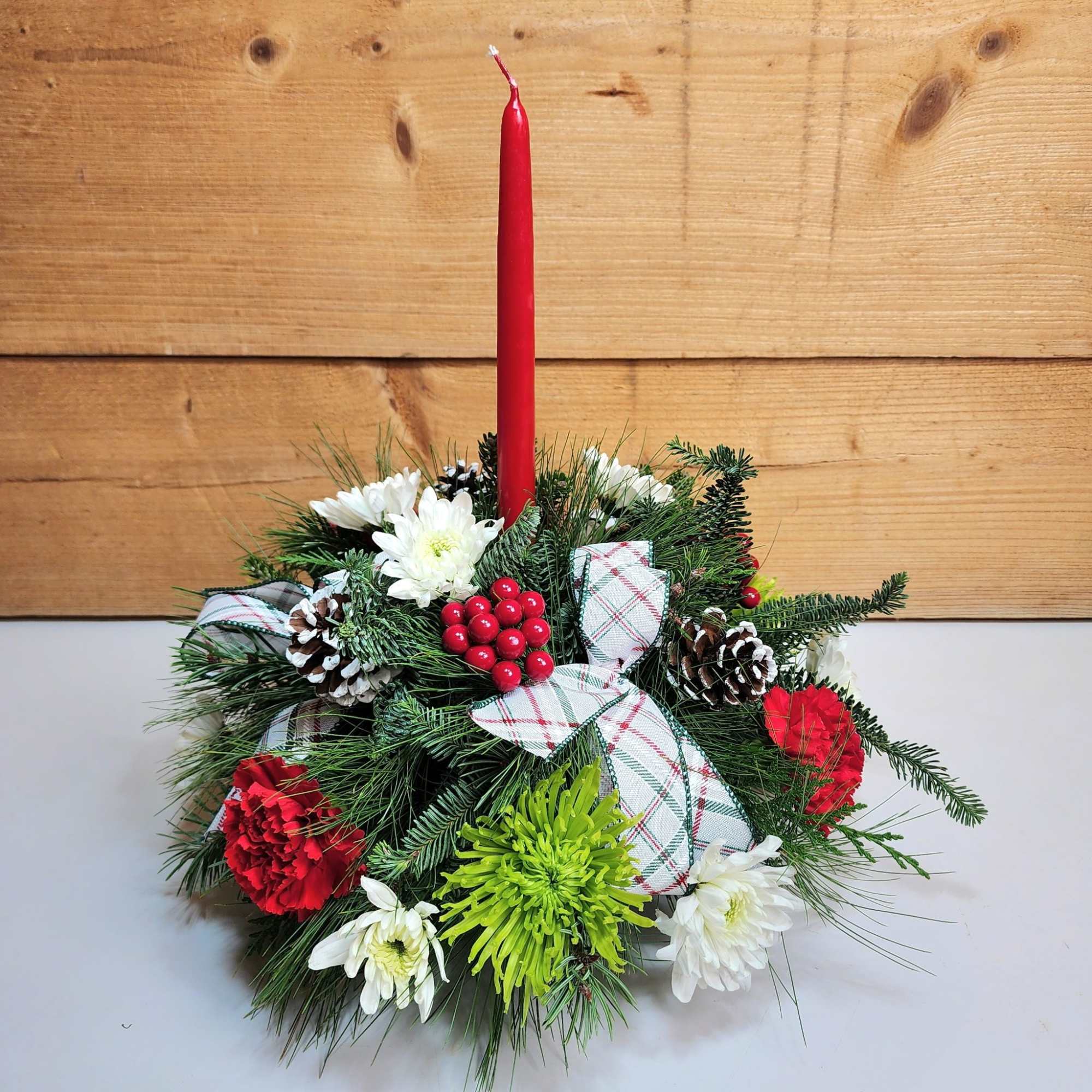 Make your holidays bright with our Yuletide Glow! This centerpiece features a