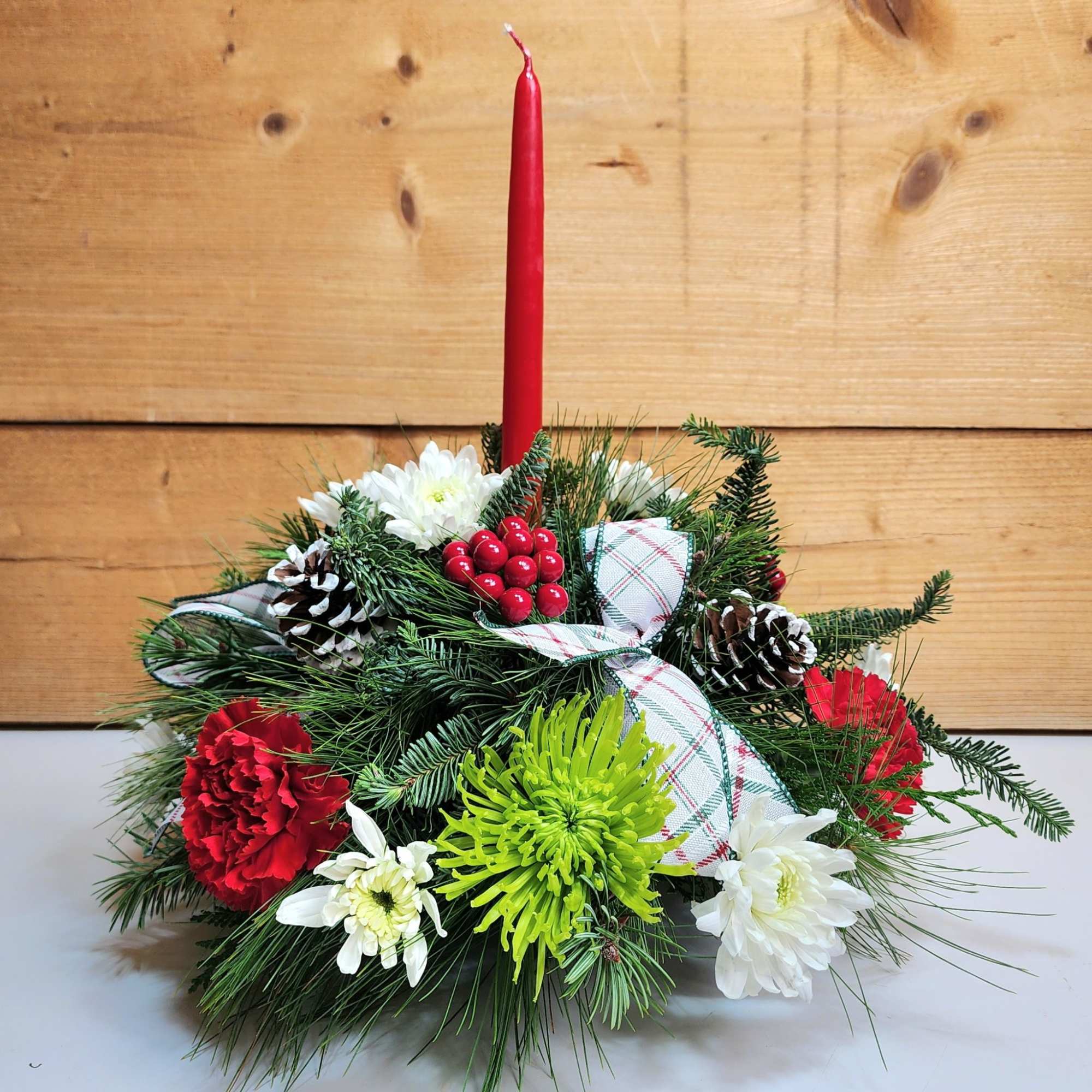 Make your holidays bright with our Yuletide Glow! This centerpiece features a