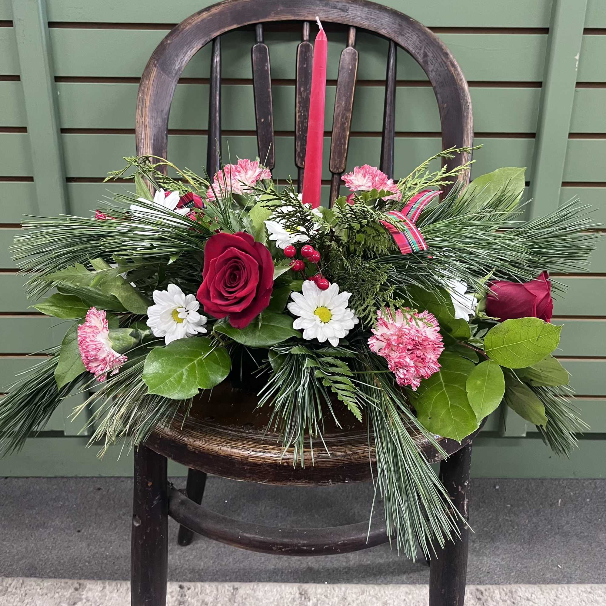 Impress your family members this holiday season with this glorious centerpiece!
This beautiful