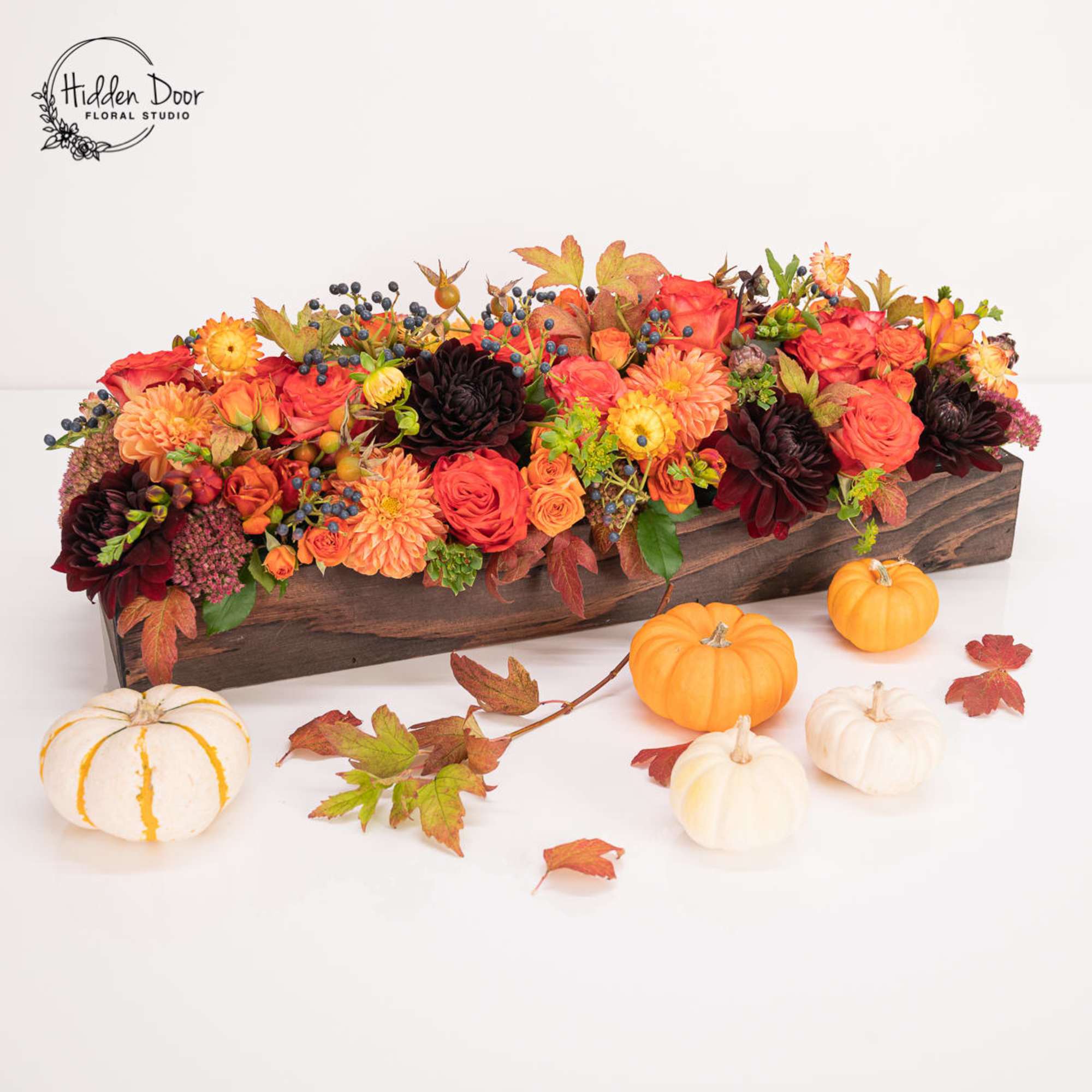 Fortuna
Lush, abundant, and beautifully opulent, Fortuna is a dramatic centerpiece designed to