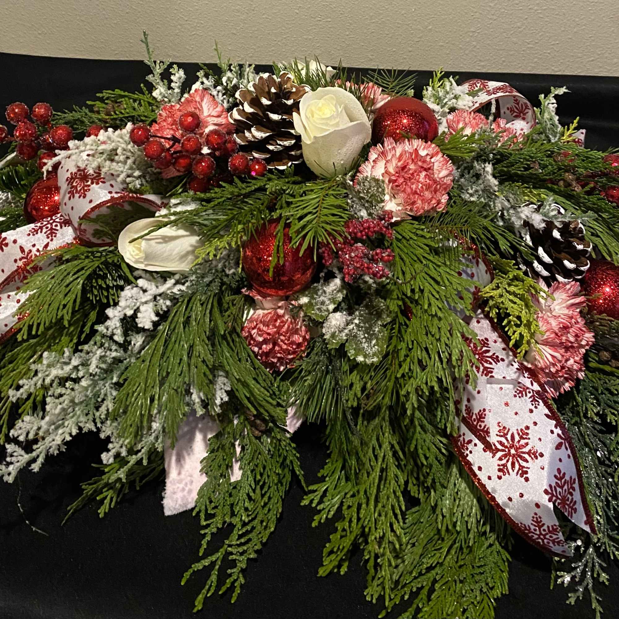 This Centerpiece is frosted with some white flocked pieces to give the